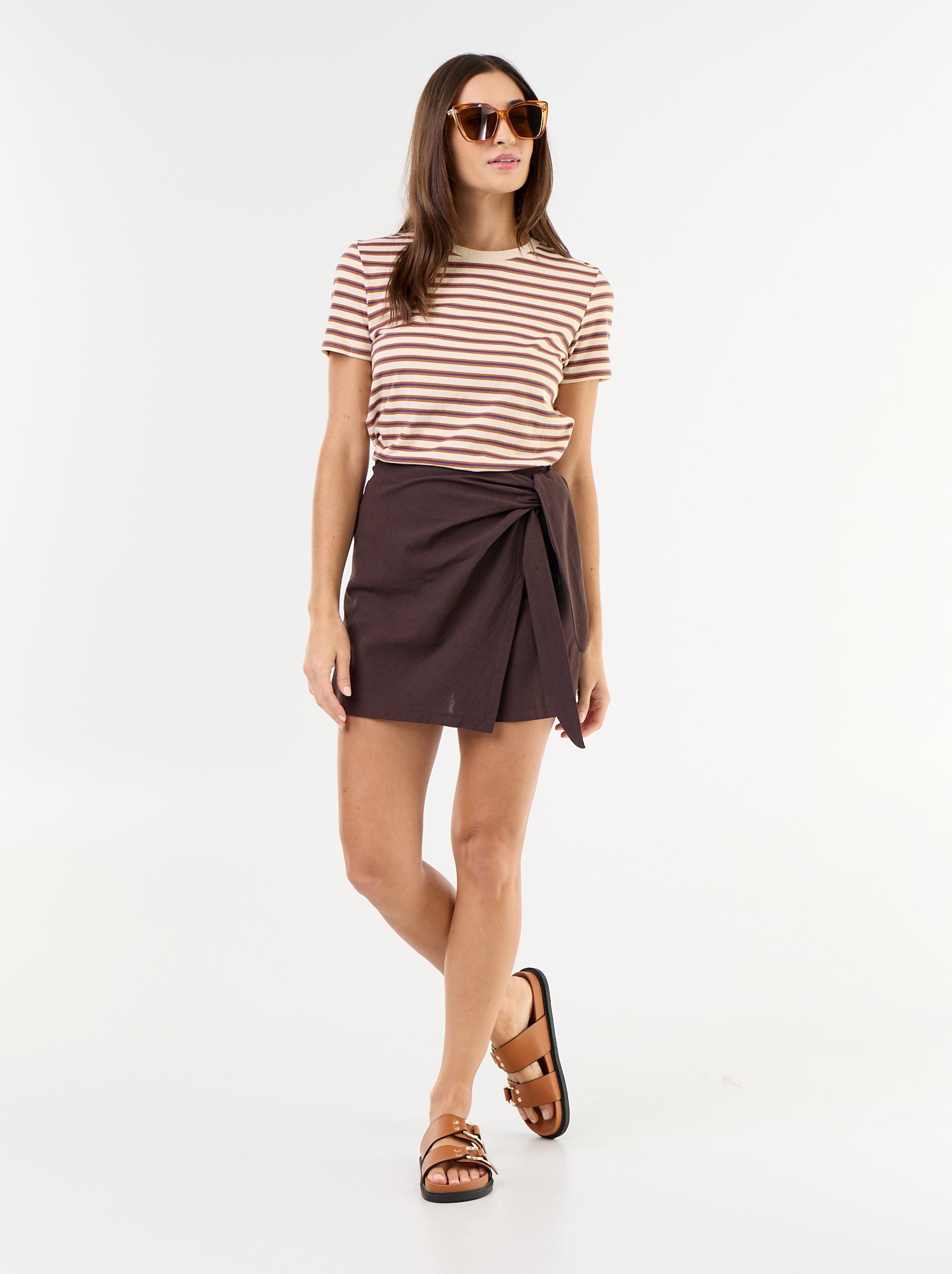 Jupe short léger avec ceinture à nouer - Marron (GJL43_3)
