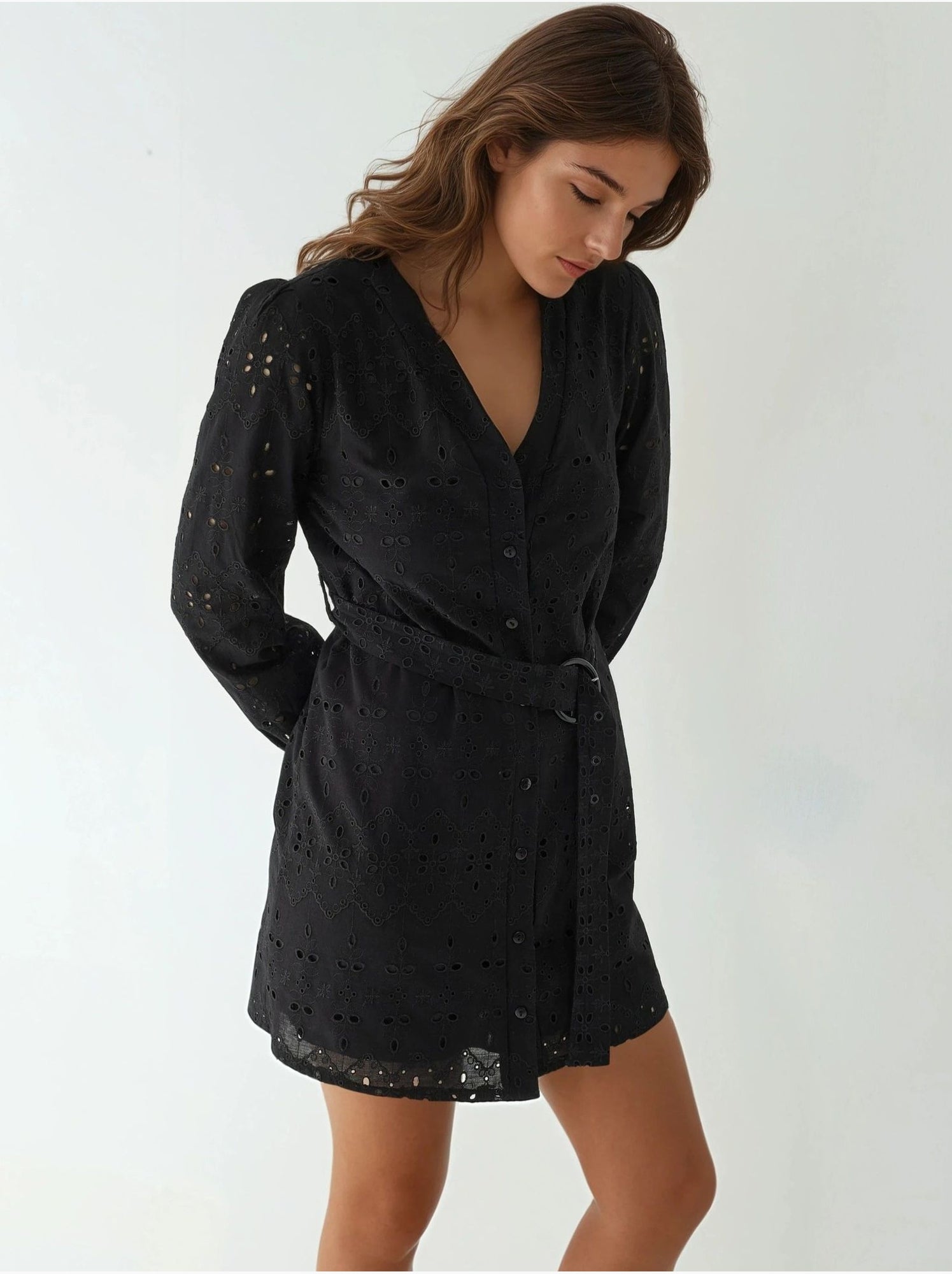 Mini-robe à col en v à motifs, collection pika - Noir