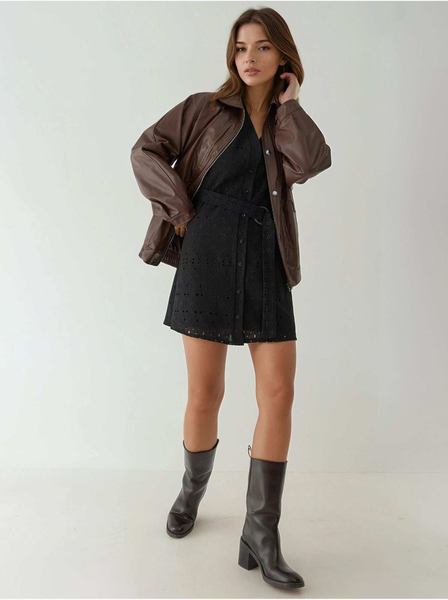 Mini-robe à col en v à motifs, collection pika - Noir