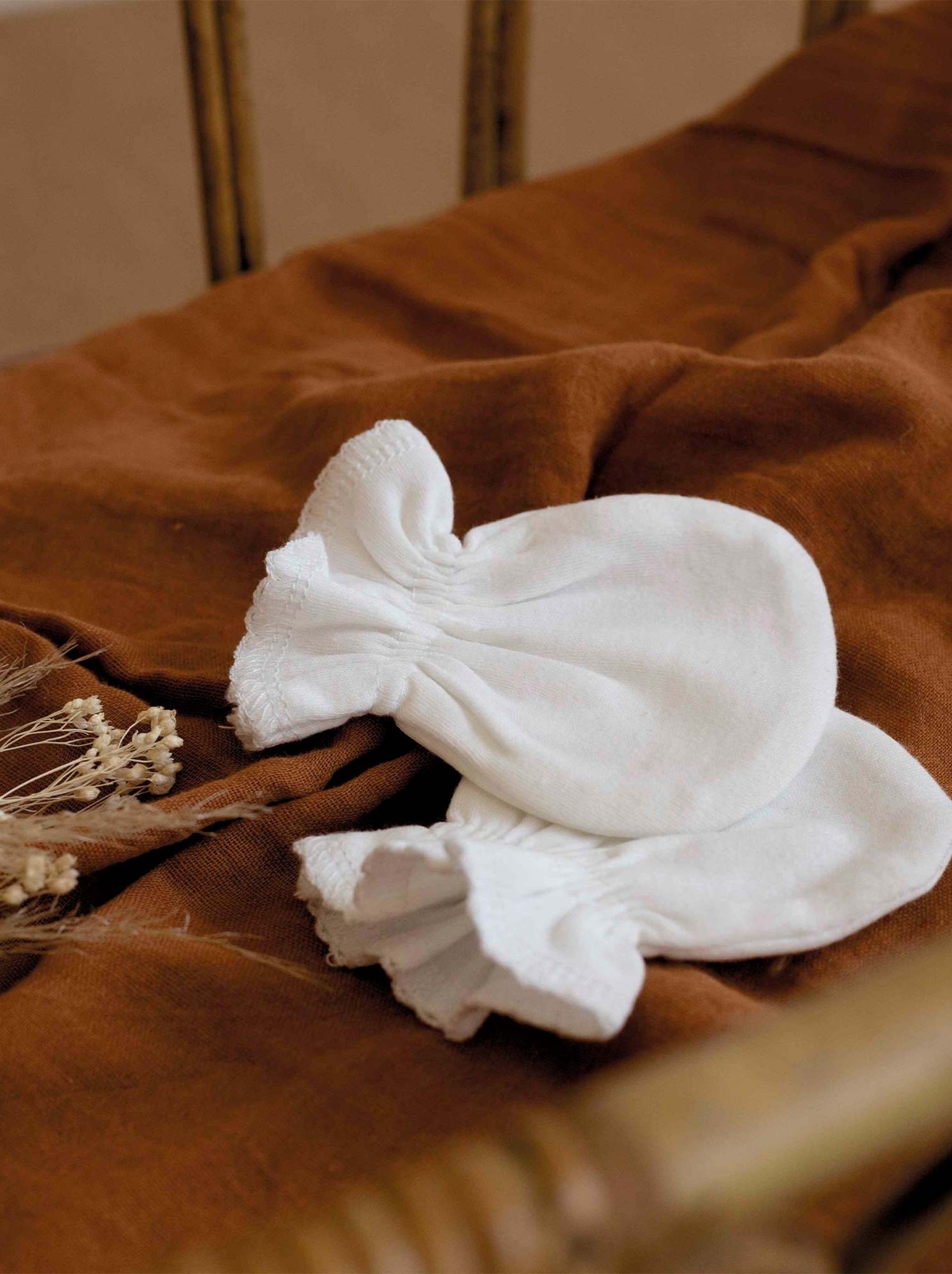 Moufles de naissance en coton blanches - Blanc