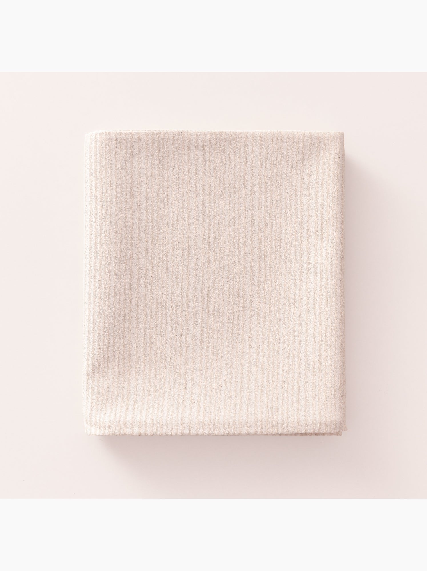 Nappe antitache avec tissu texturé à fines rayures - Gamusi. - Beige