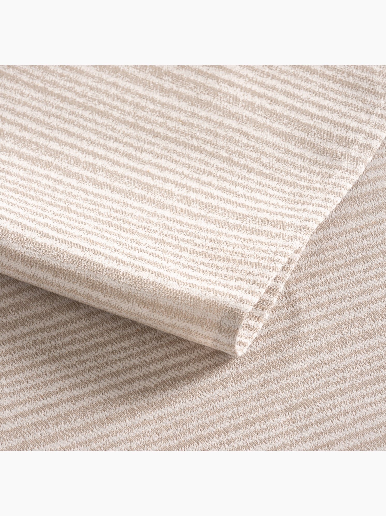 Nappe antitache avec tissu texturé à fines rayures - Gamusi. - Ocre