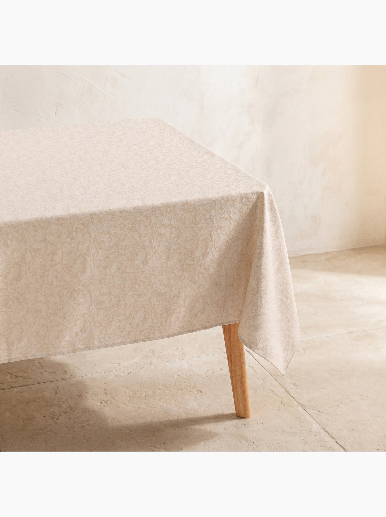 Nappe antitache avec tissu texturé floral - Gamusi. - Beige