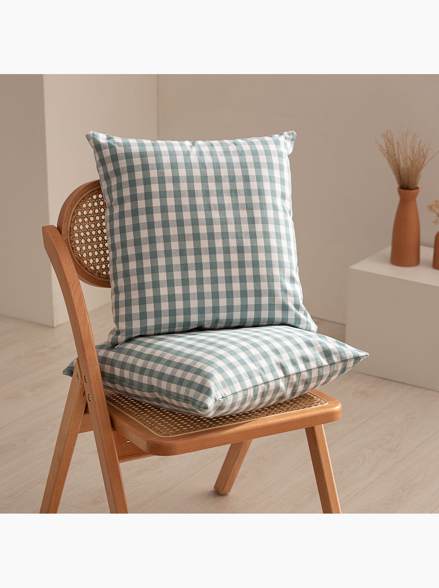 Pack de deux housses de coussin à carreaux vichy, en tissu imperméable -  Gamusi. - Vert d'eau