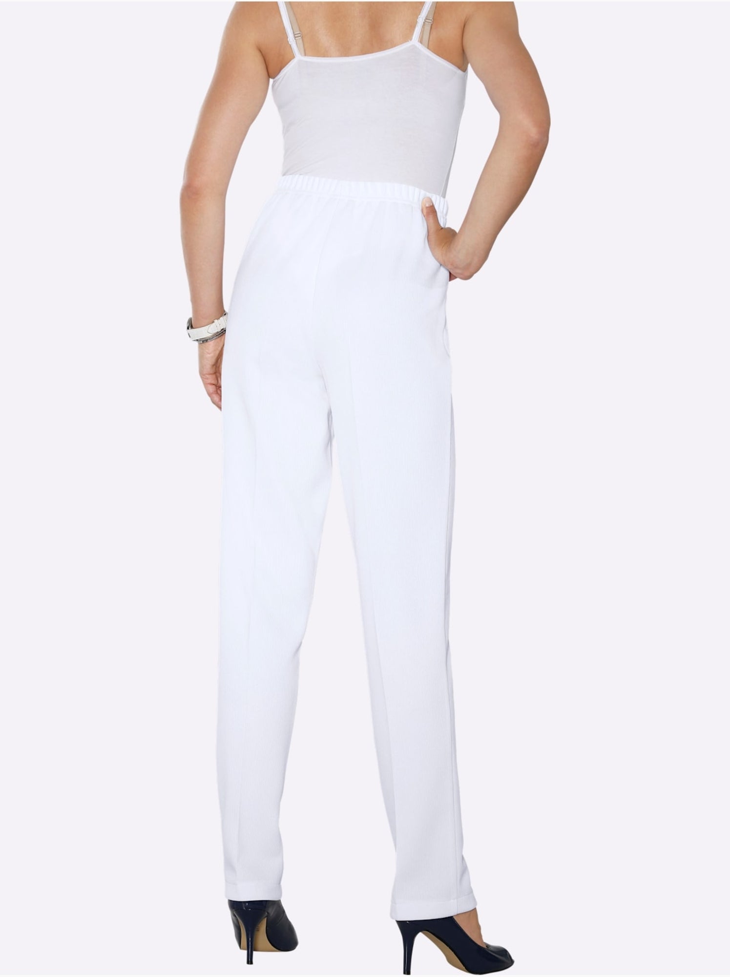 Pantalon à ceinture élastique avec plis et structure côtelée - taille standard - moda vilona - Blanc