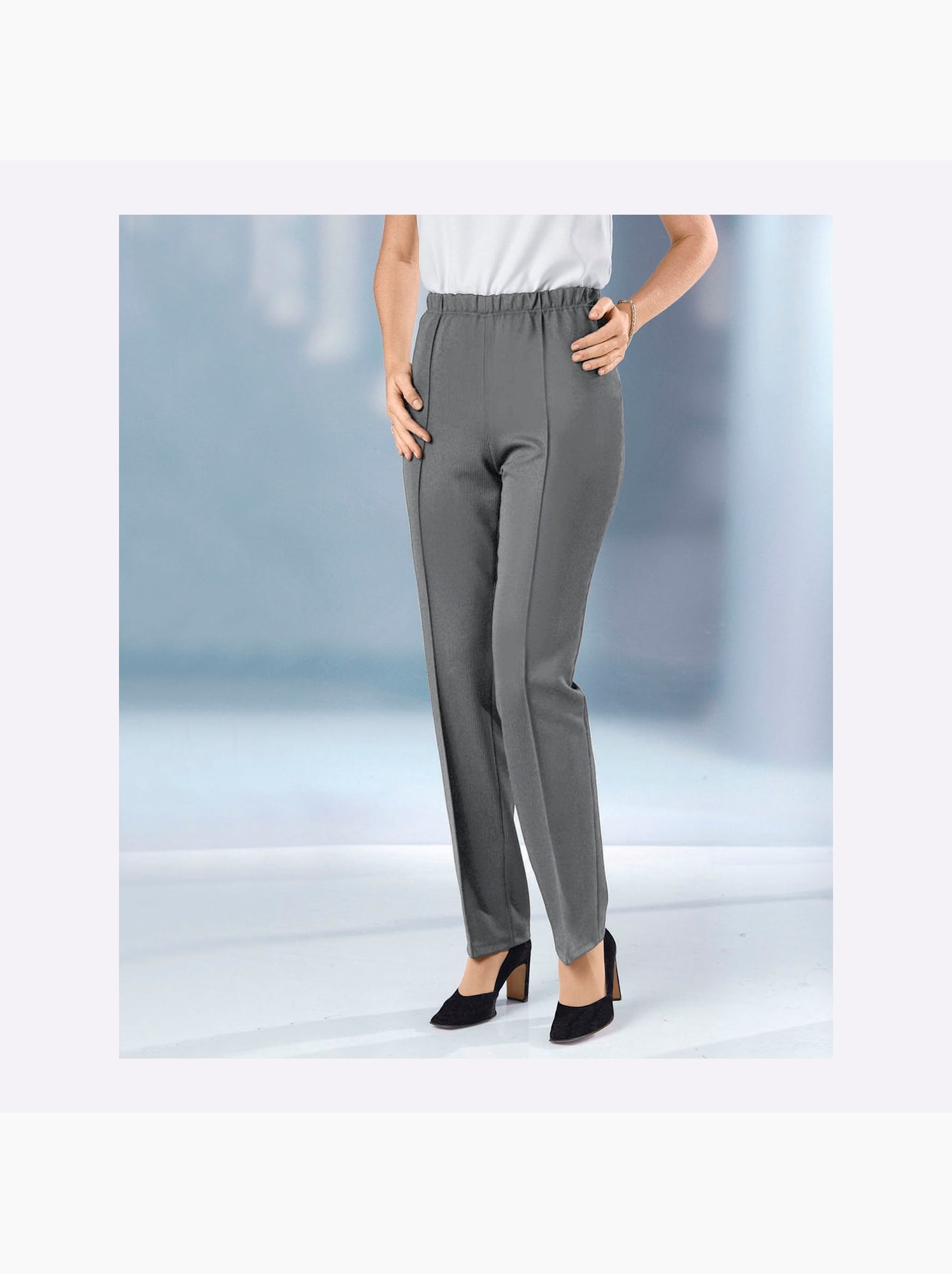 Pantalon à ceinture élastique avec structure côtelée et nervures - taille courte - moda vilona - Gris