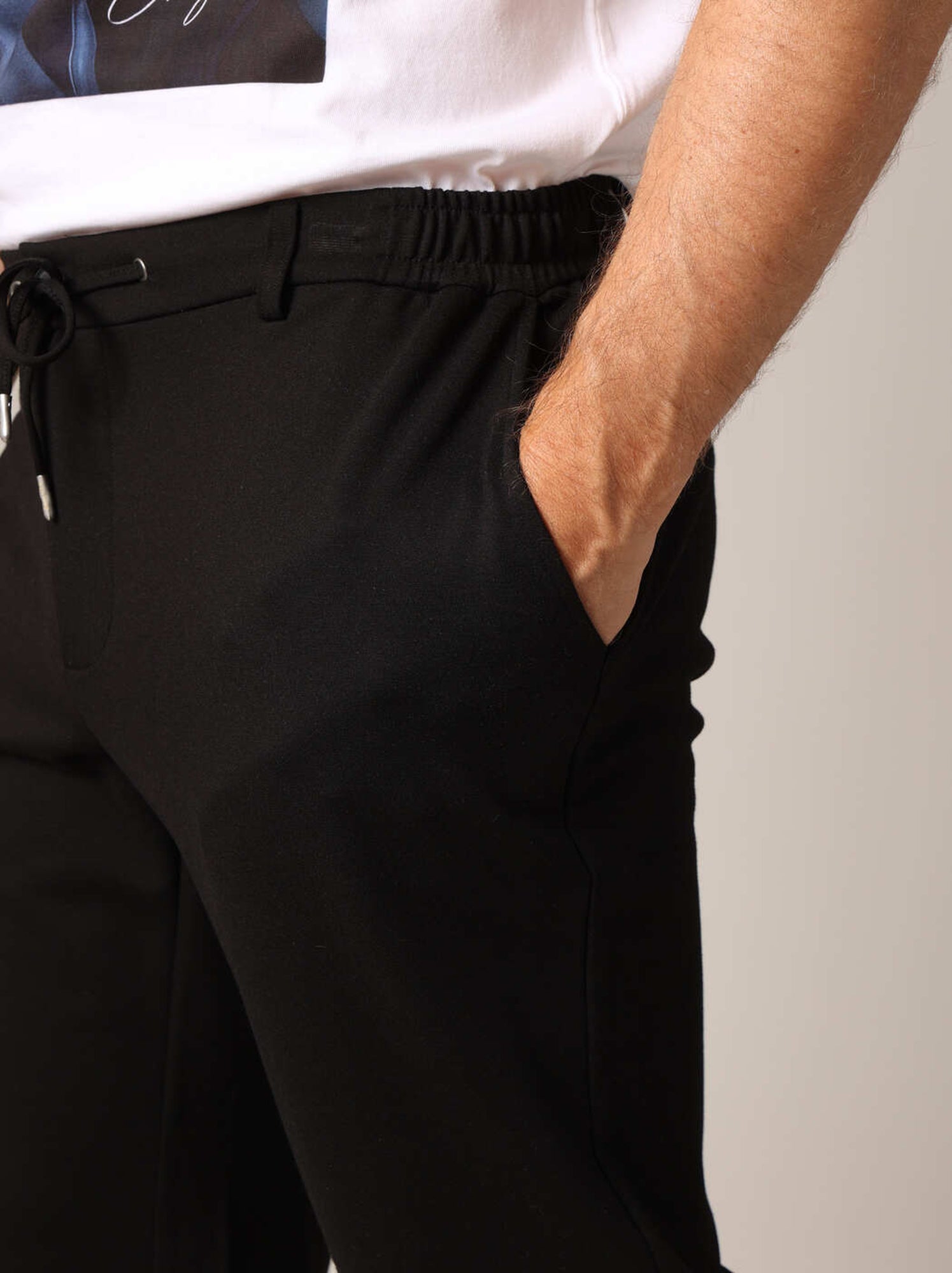 Pantalon coupe droite avec taille élastiquée et cordon de serrage 'Deeluxe' - Noir