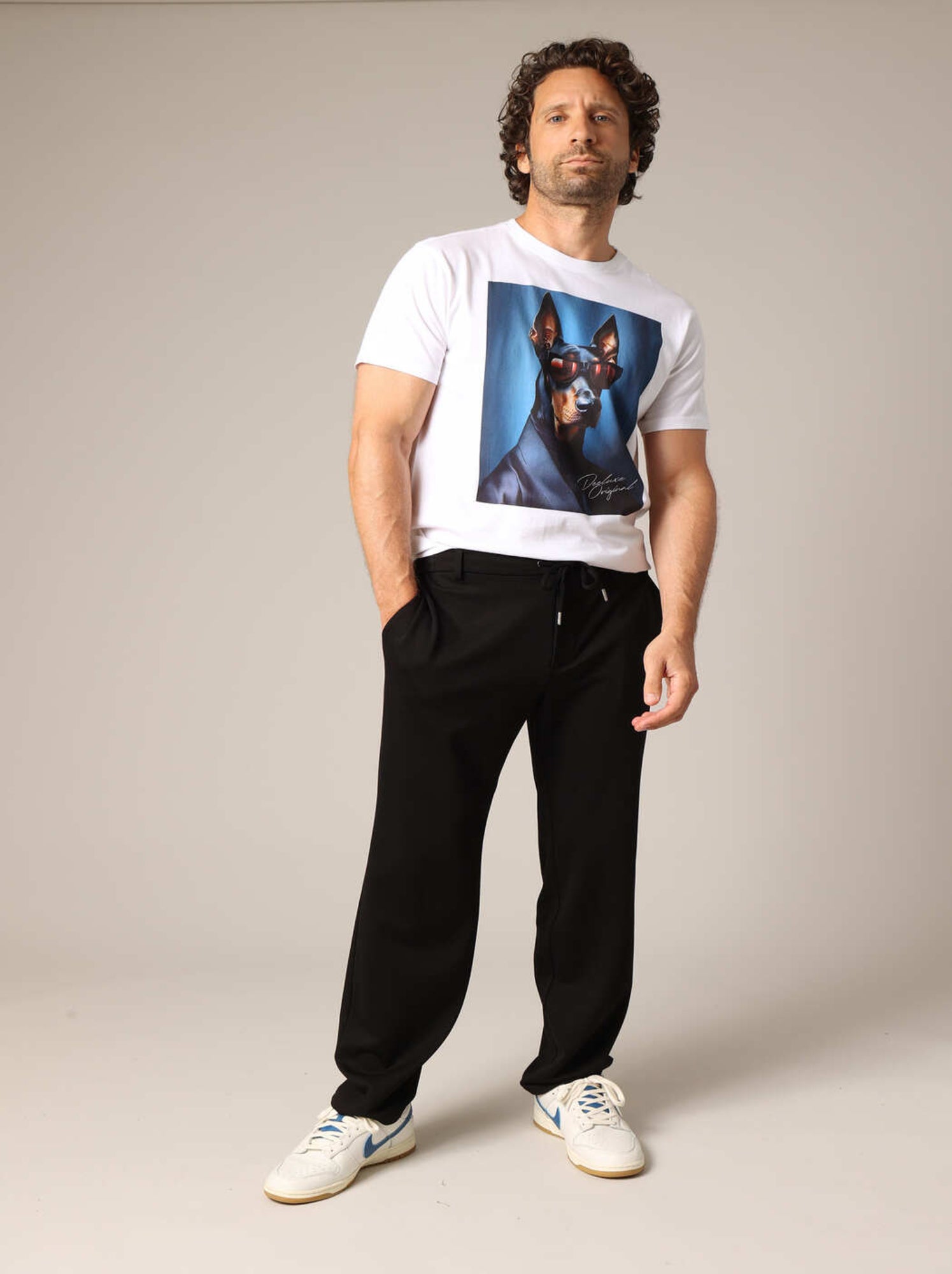 Pantalon coupe droite avec taille élastiquée et cordon de serrage 'Deeluxe' - Noir