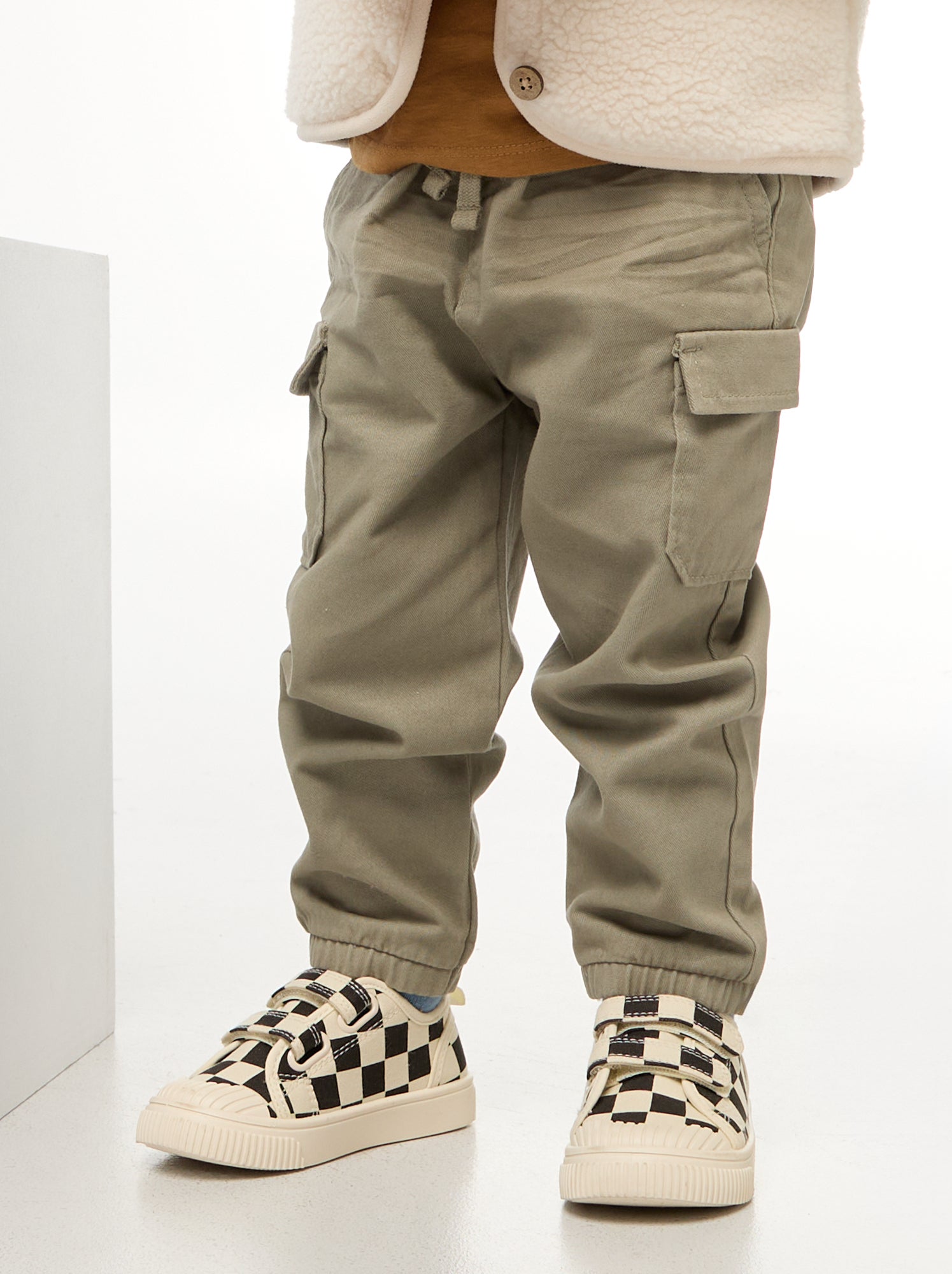 Pantalon jogger en twill avec poches à rabat - Vert (DJJ98_2)