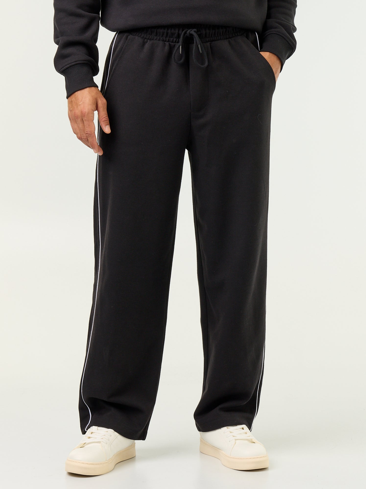 Pantalon jogging avec liserés - Noir (GBN67_2)