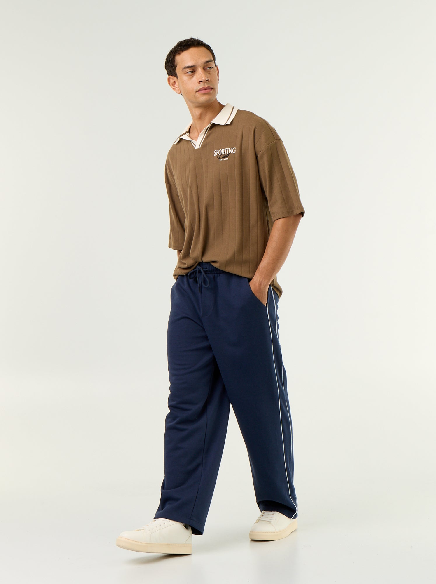 Pantalon jogging avec liserés - Noir (GBN67_3)