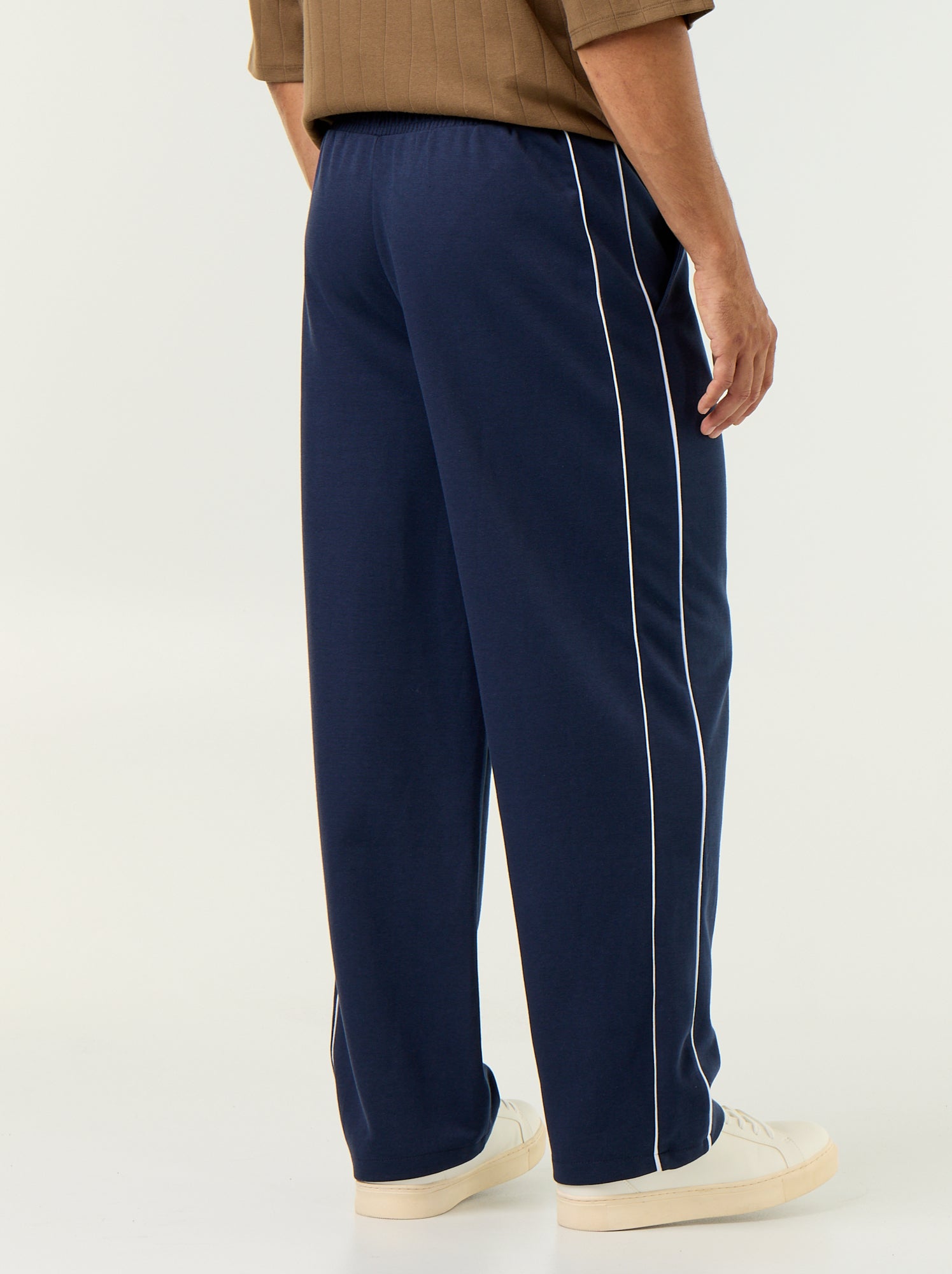 Pantalon jogging avec liserés - Noir (GBN67_3)
