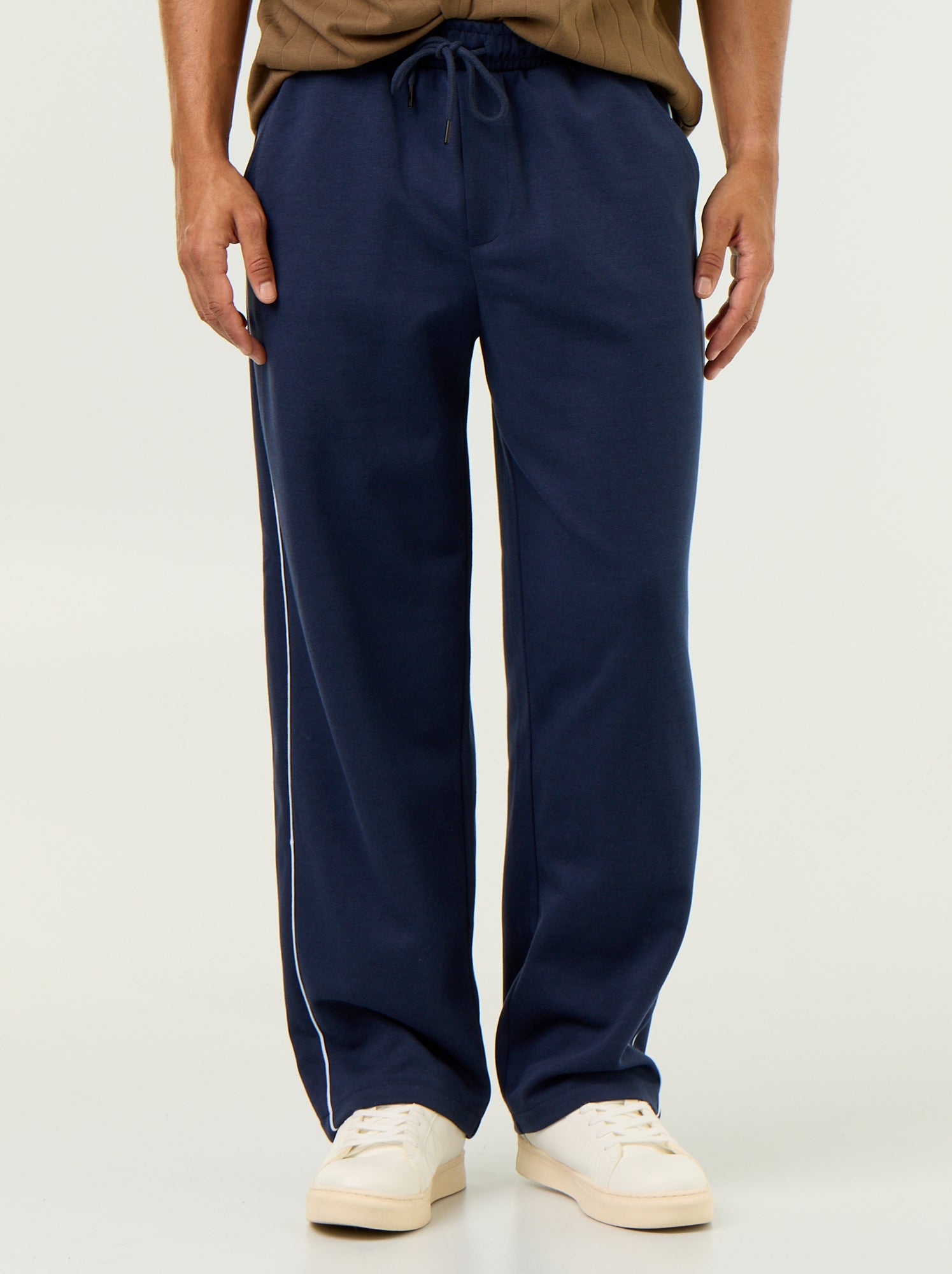 Pantalon jogging avec liserés - Noir (GBN67_3)