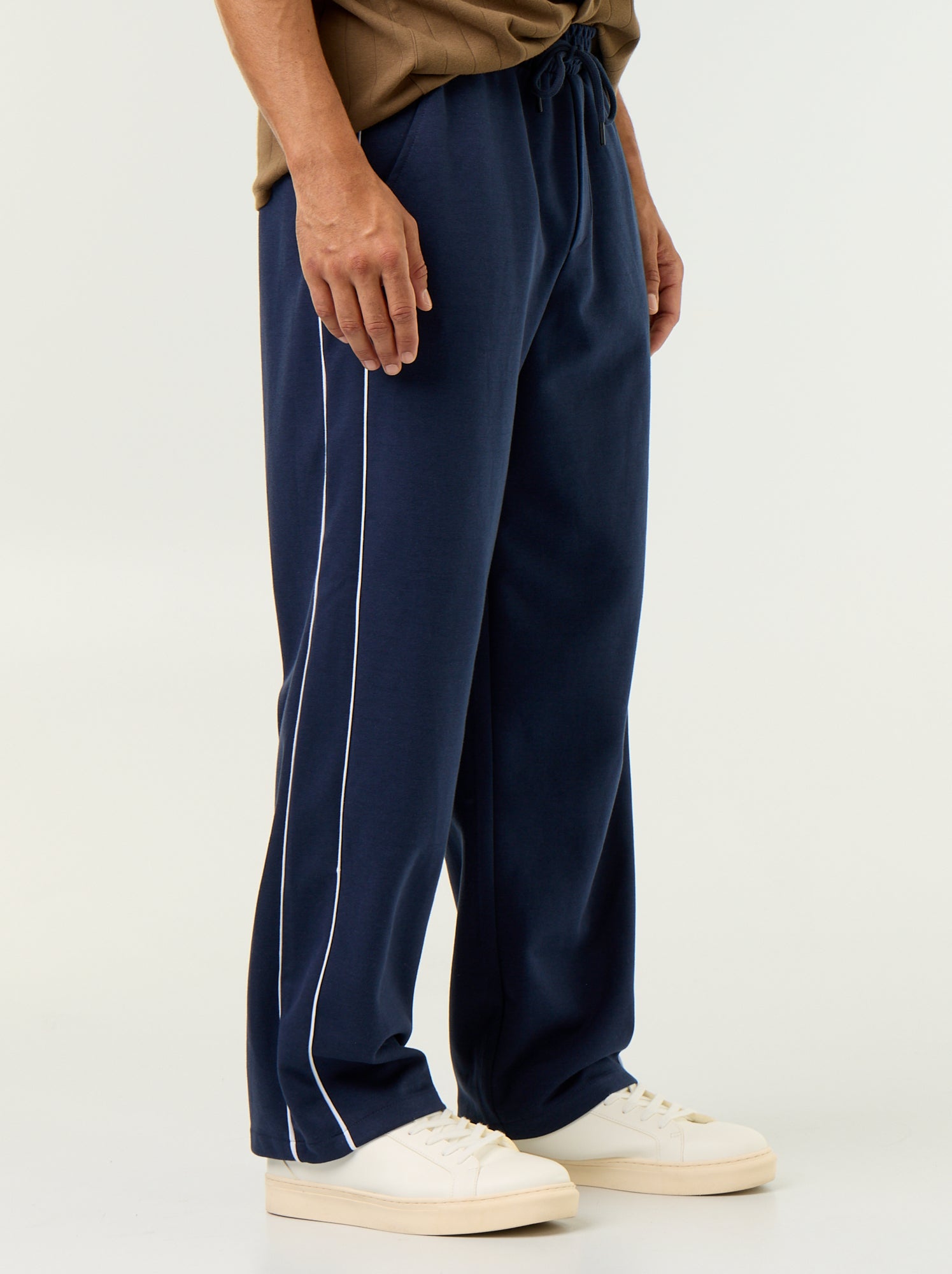 Pantalon jogging avec liserés - Noir (GBN67_3)