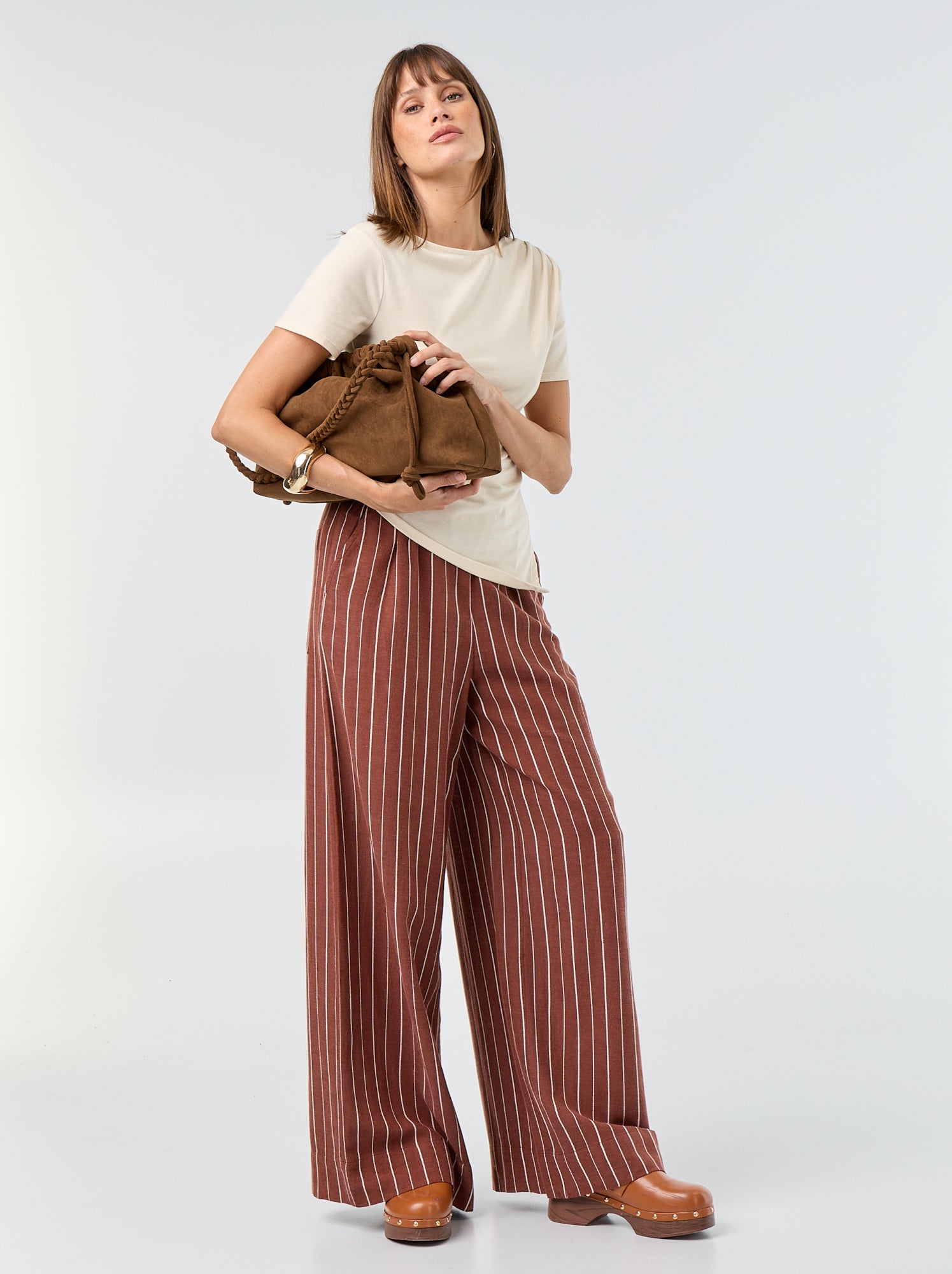 Pantalon large à la taille élastiquée - Marron (FWU62_3)