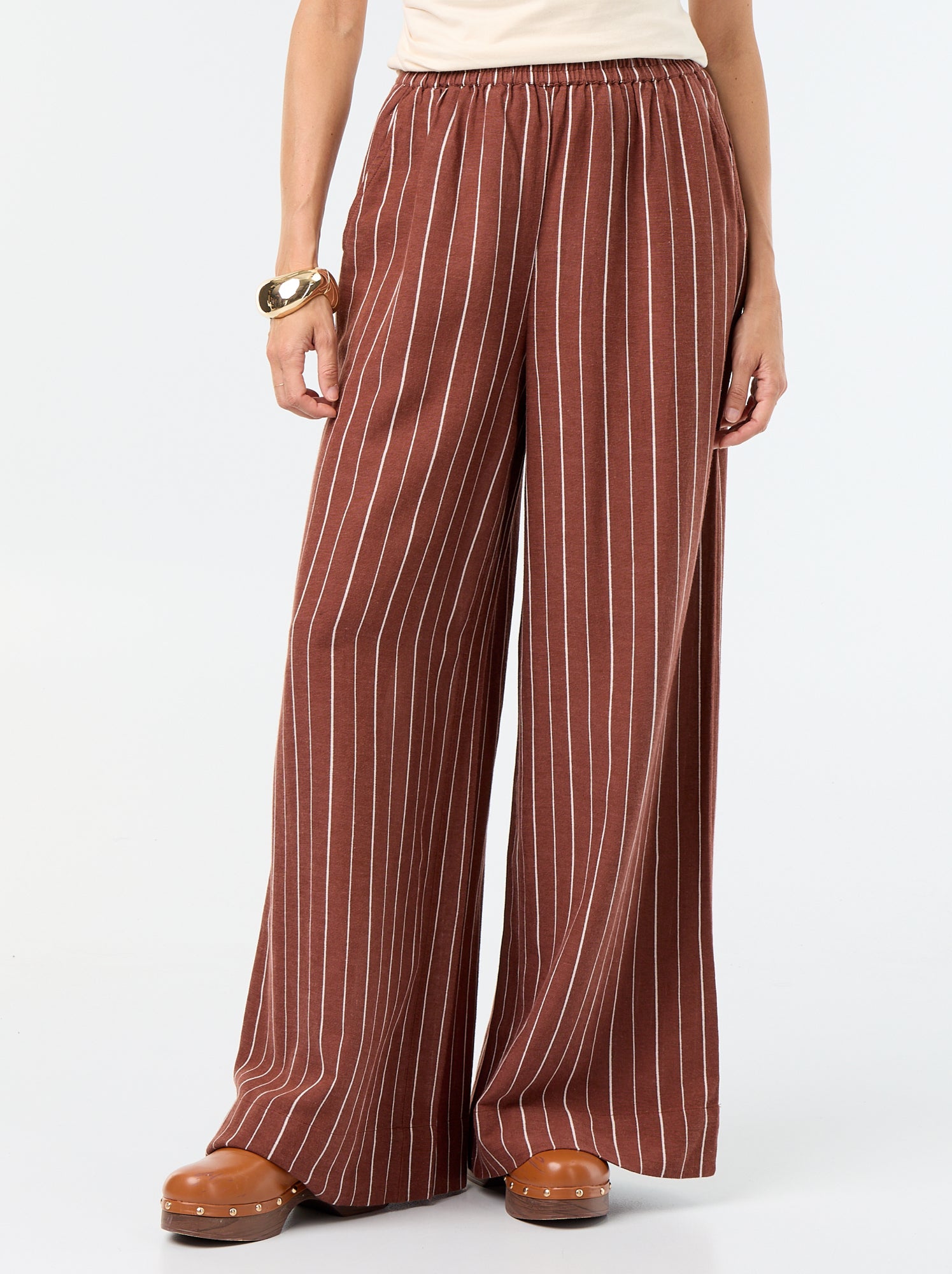 Pantalon large à la taille élastiquée - Marron (FWU62_3)