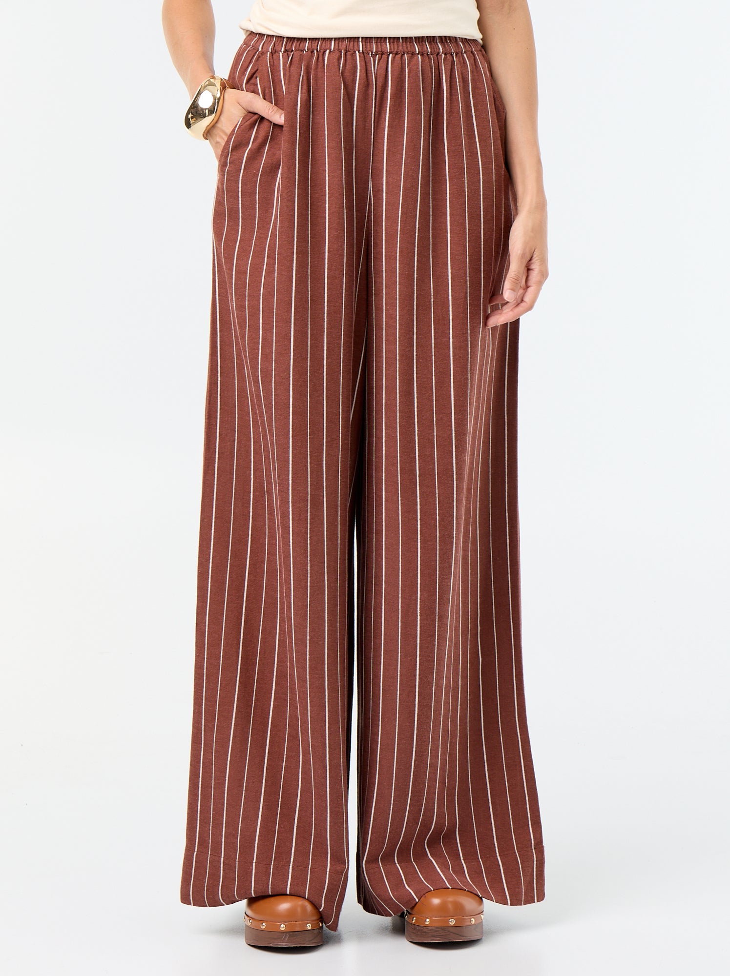 Pantalon large à la taille élastiquée - Marron (FWU62_3)