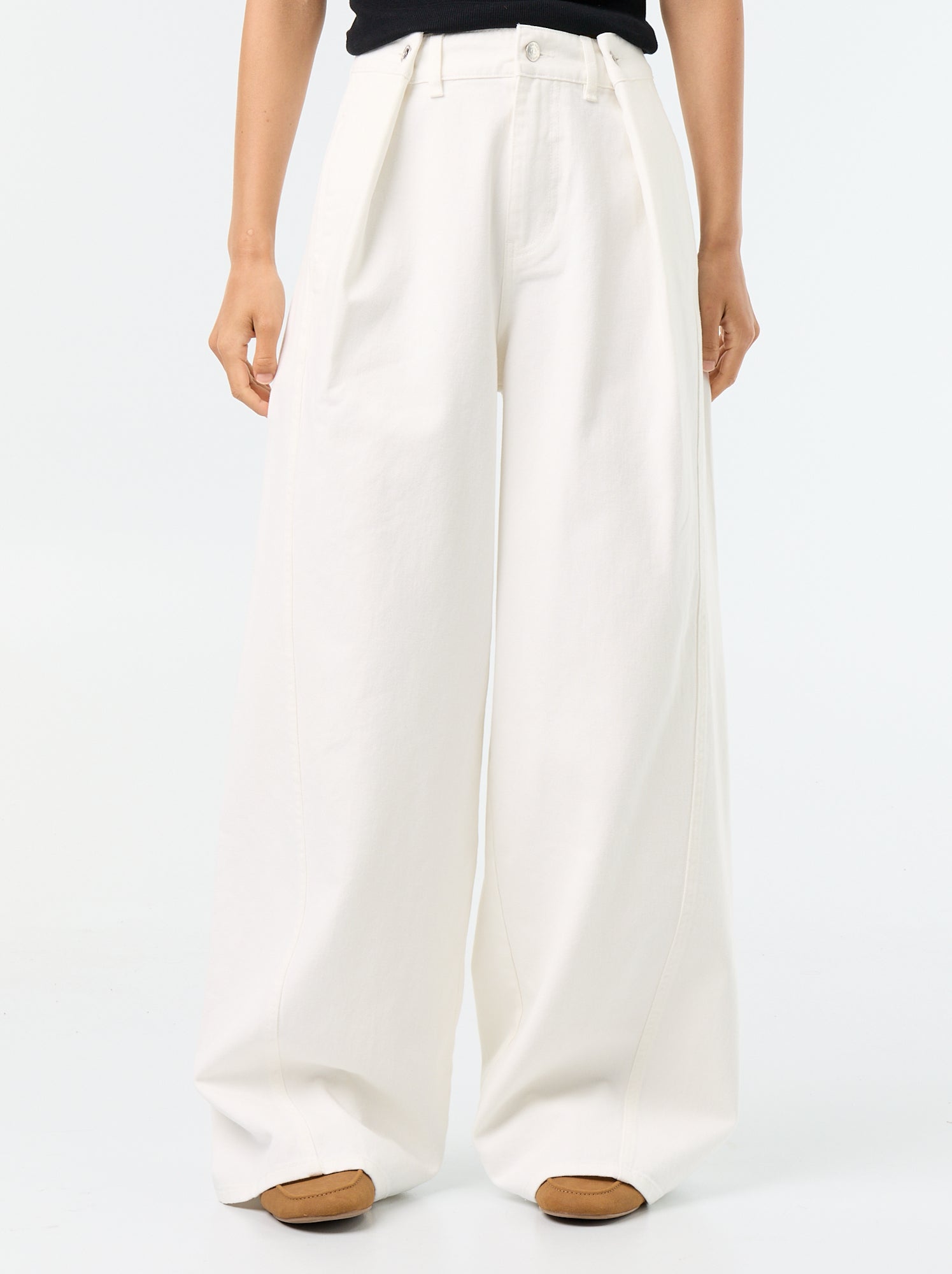 Pantalon large avec pinces et boutons ceinture - Blanc