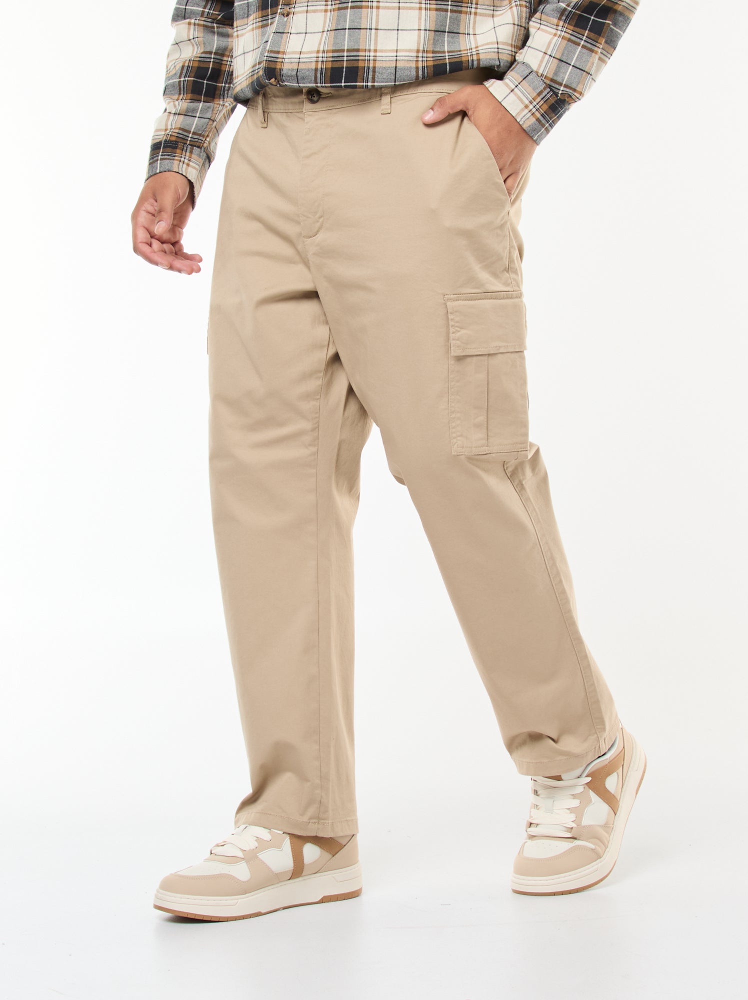 Pantalon multipoches uni avec passant pour ceinture - Beige