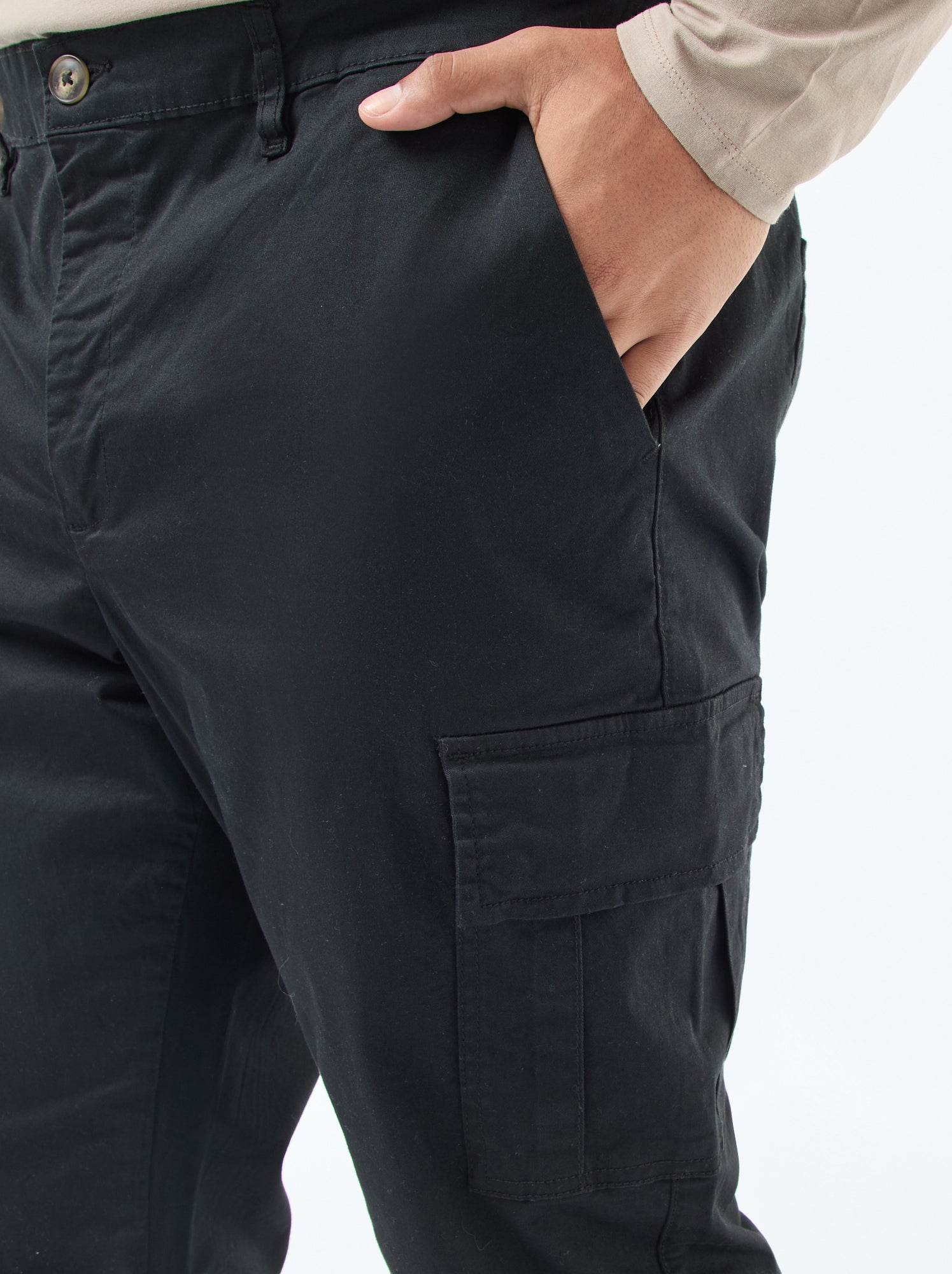 Pantalon multipoches uni avec passant pour ceinture - Noir