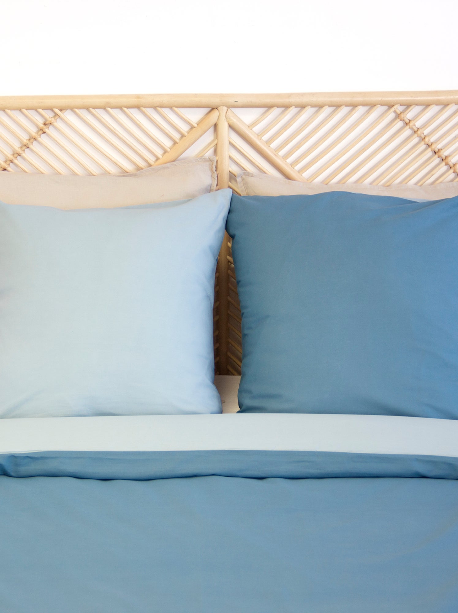 Parure de lit + 2 taies d'oreiller en coton uni 240x220 - 260x240 - Bleu