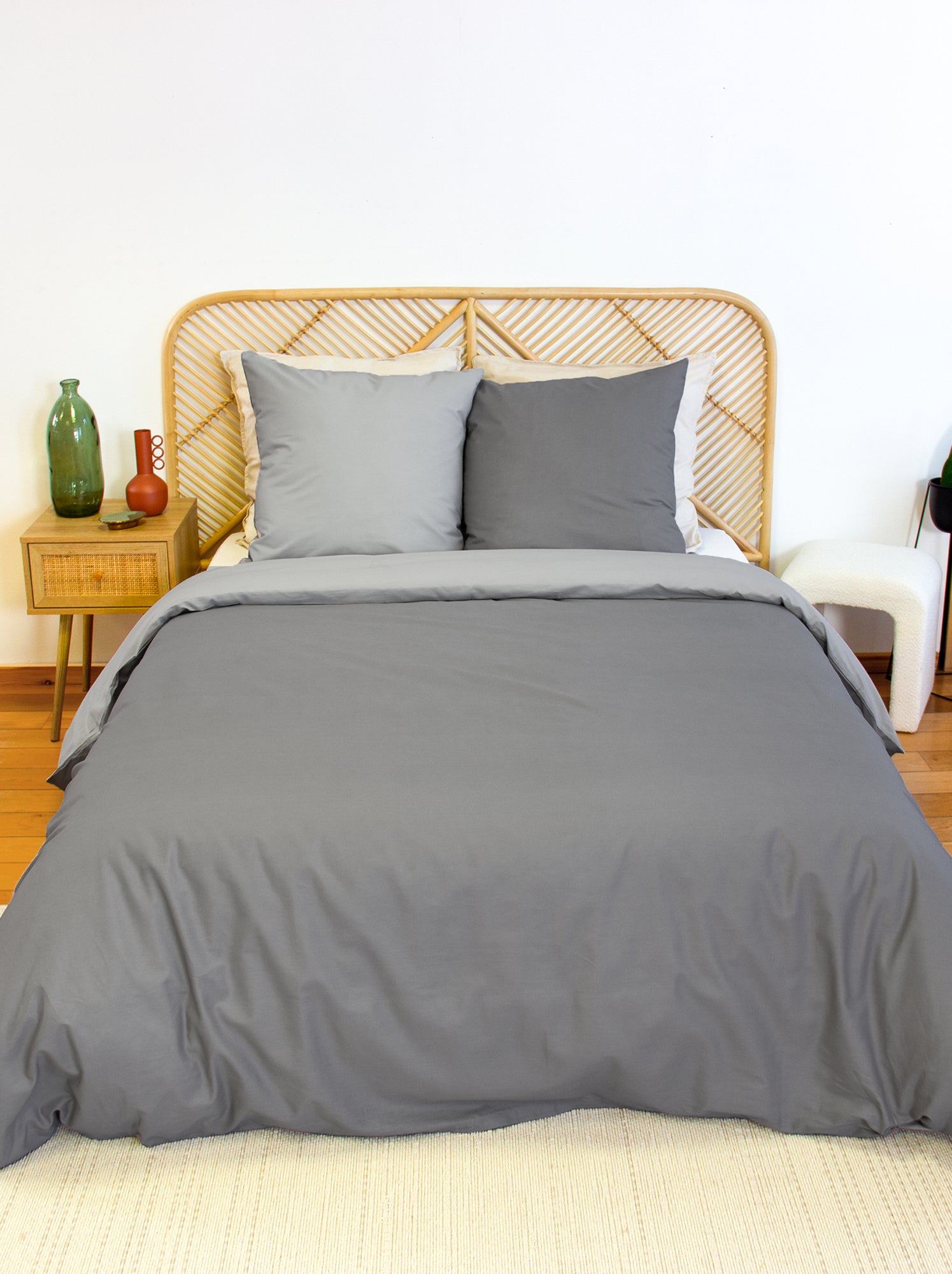 Parure de lit + 2 taies d'oreiller en coton uni 240x220 - 260x240 - Gris