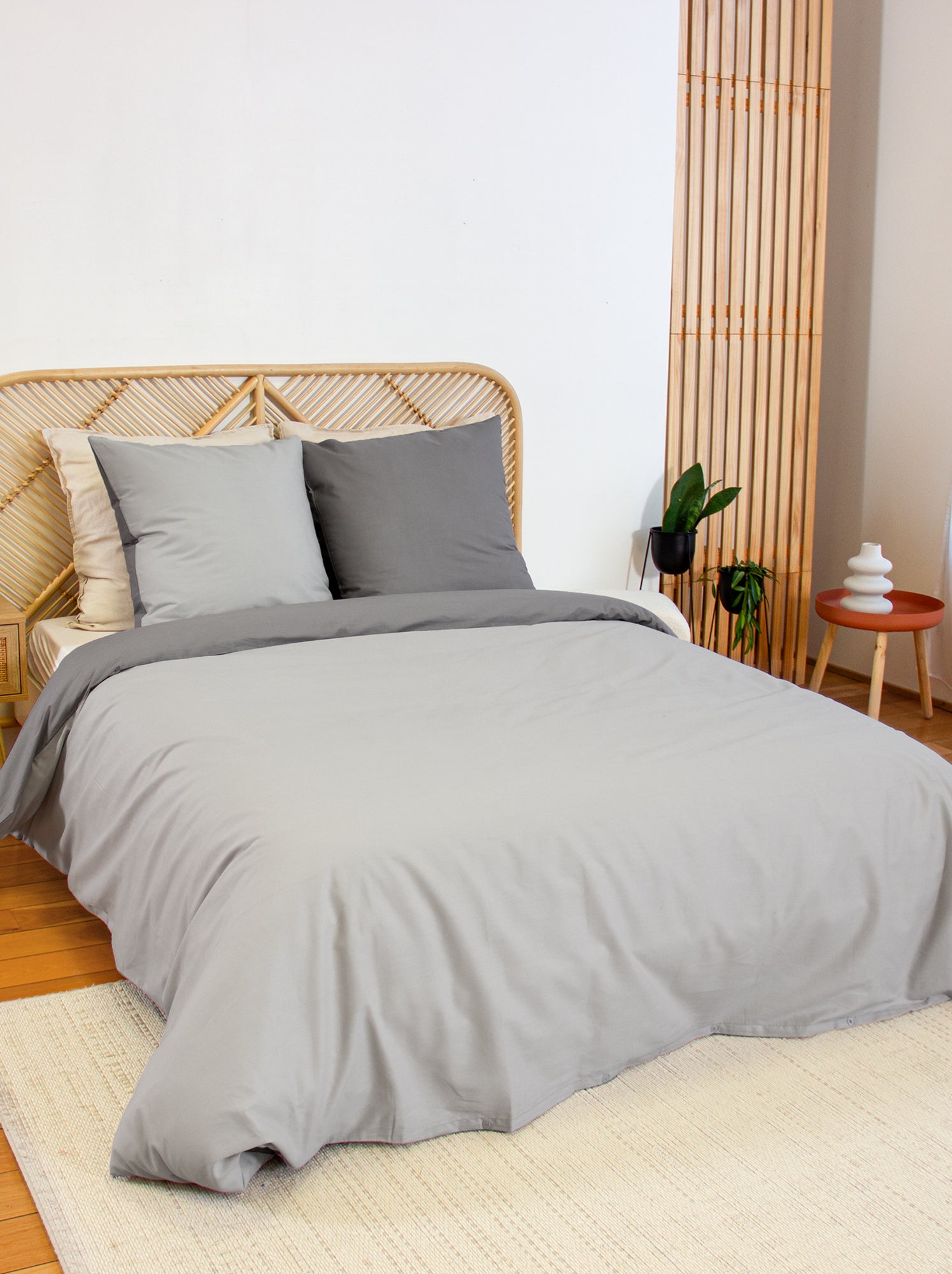 Parure de lit + 2 taies d'oreiller en coton uni 240x220 - 260x240 - Gris