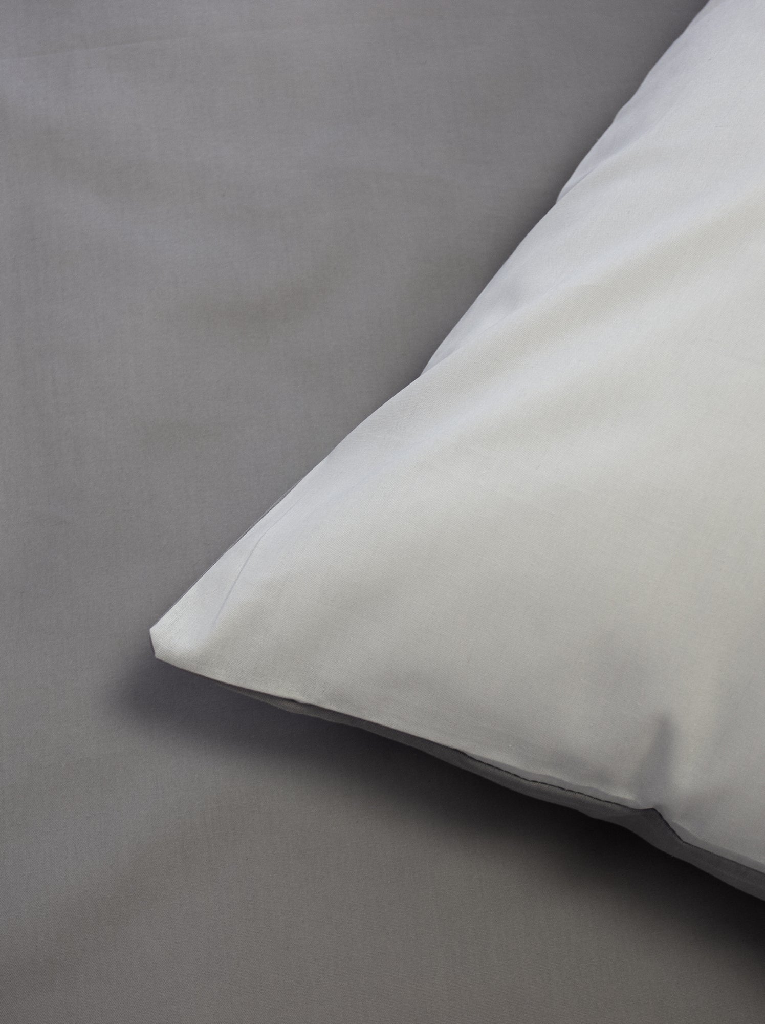 Parure de lit + 2 taies d'oreiller en coton uni 240x220 - 260x240 - Gris