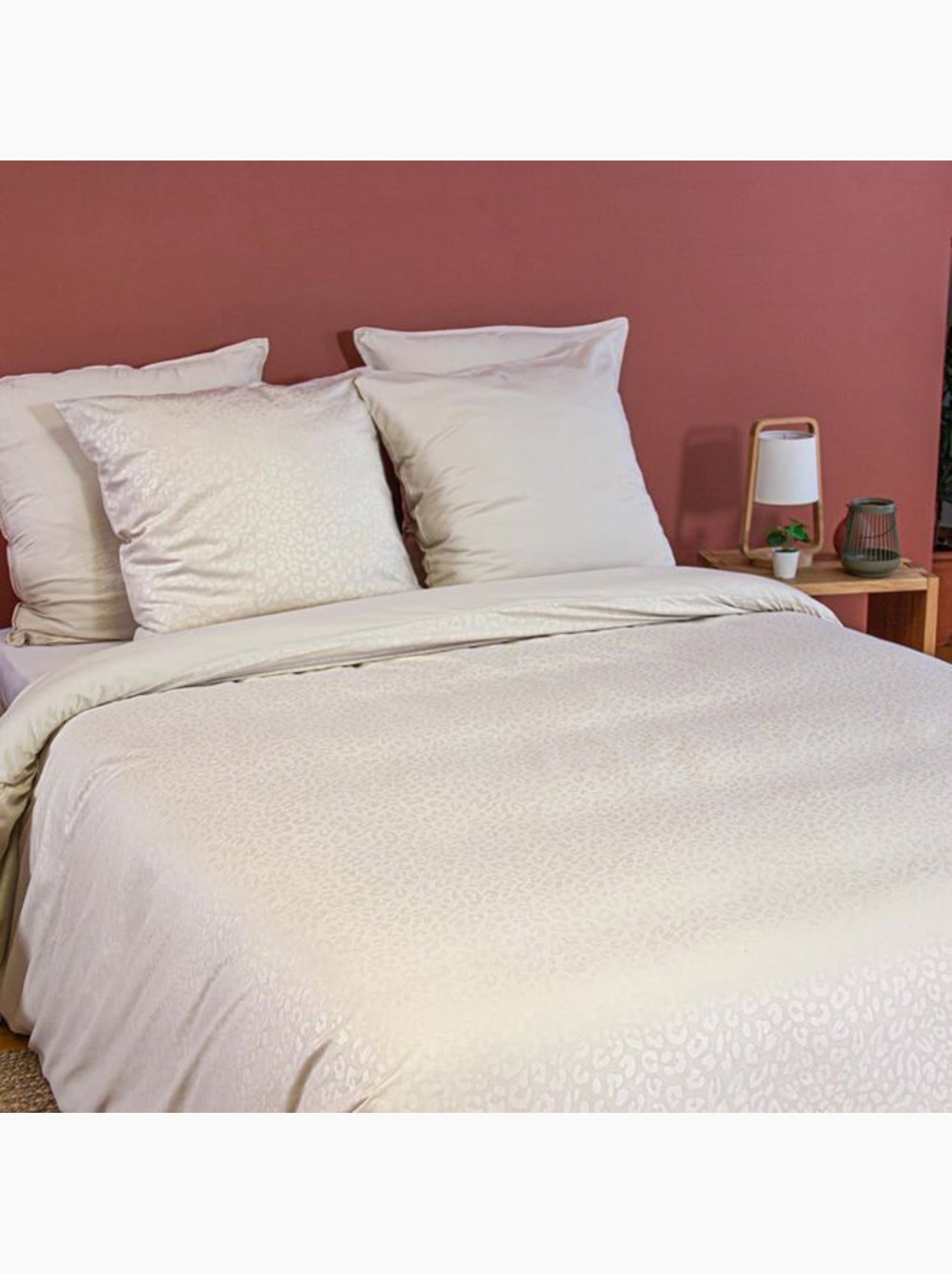 Parure de lit 3 pièces léopard microfibre housse + taies - Crème