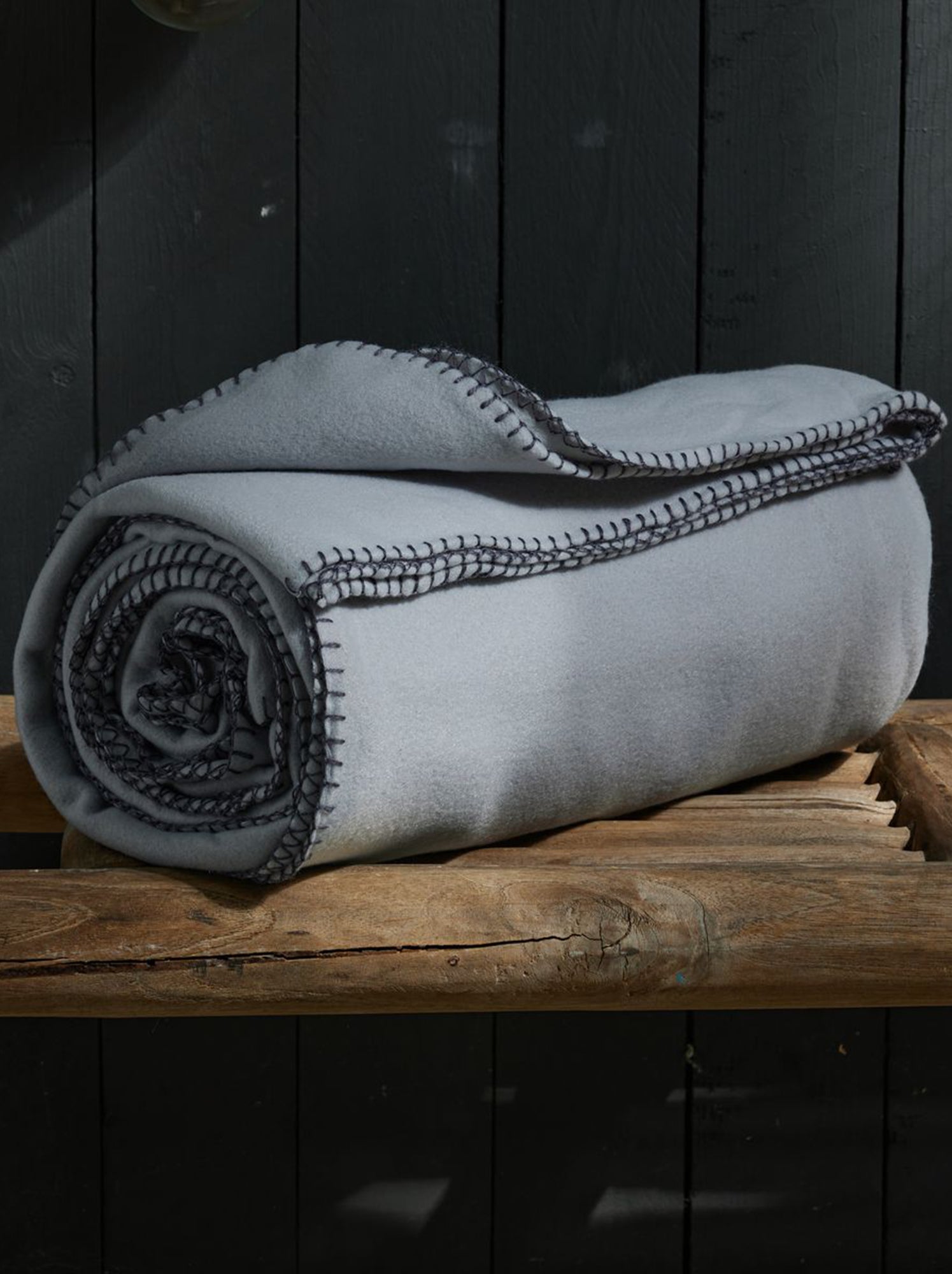 Plaid aux finitions contrastantes - Gris