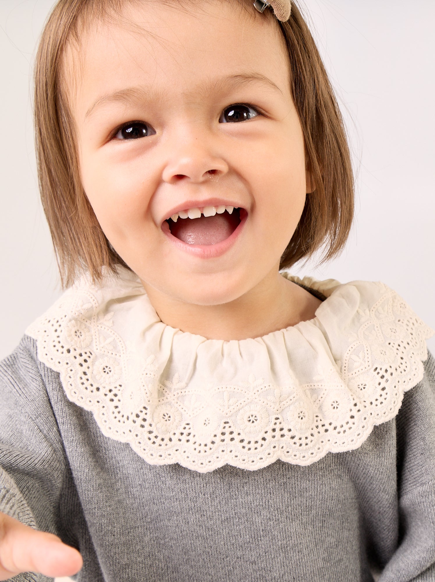 Pull avec col fantaisie en broderie anglaise - Gris