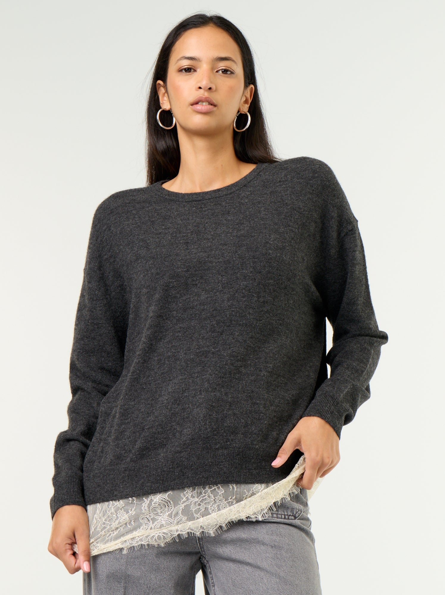 Pull avec empiècement en dentelle - Gris