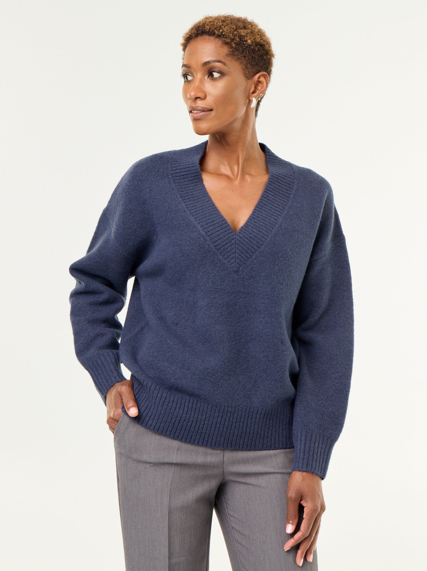 Pull avec grand col en V en maille côtelée - Bleu