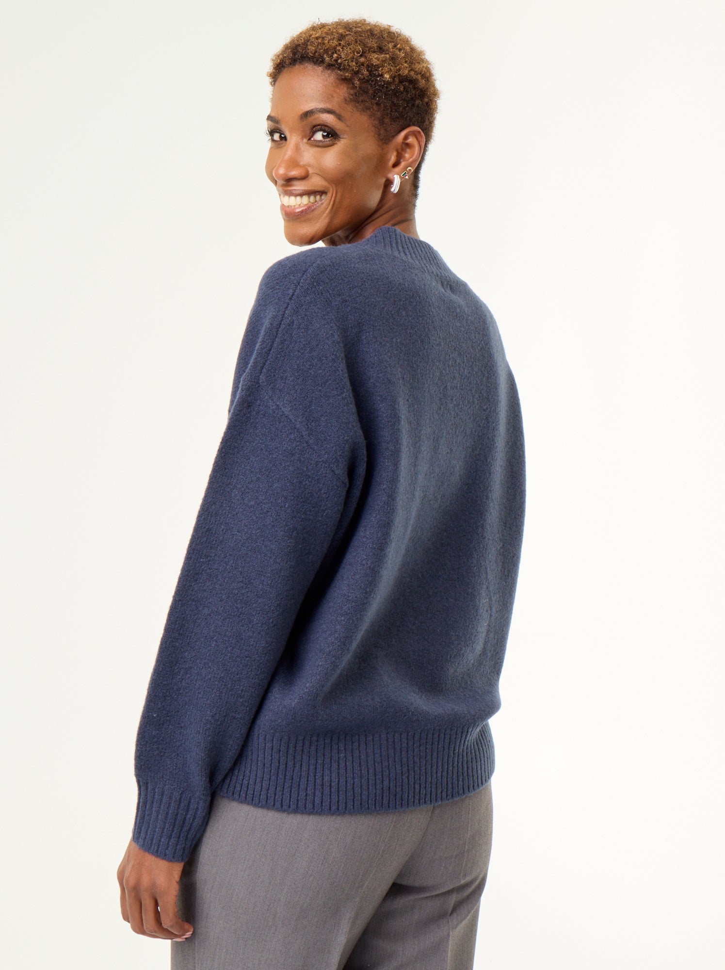 Pull avec grand col en V en maille côtelée - Bleu