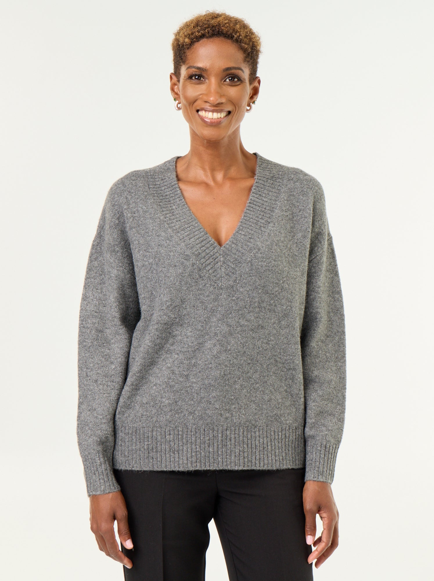 Pull avec grand col en V en maille côtelée - Gris