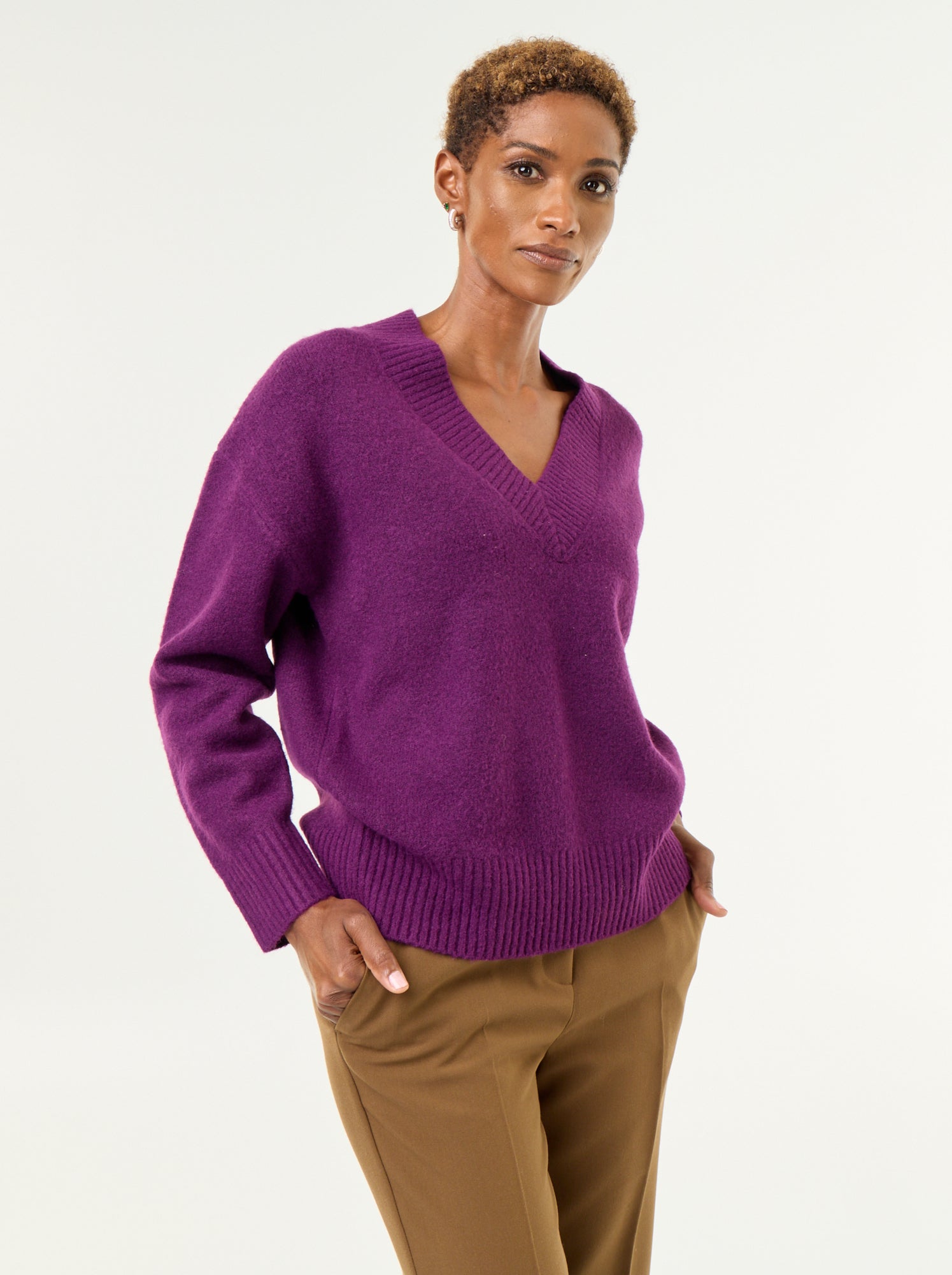 Pull avec grand col en V en maille côtelée - Violet