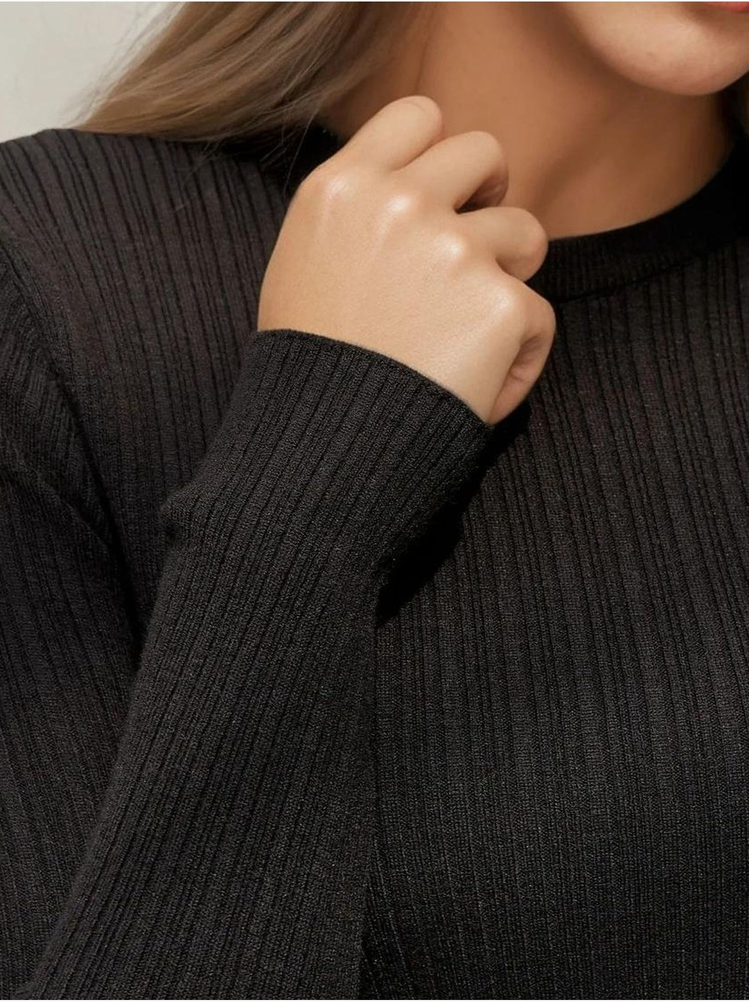 Pull col rond en maille ajustée - Noir