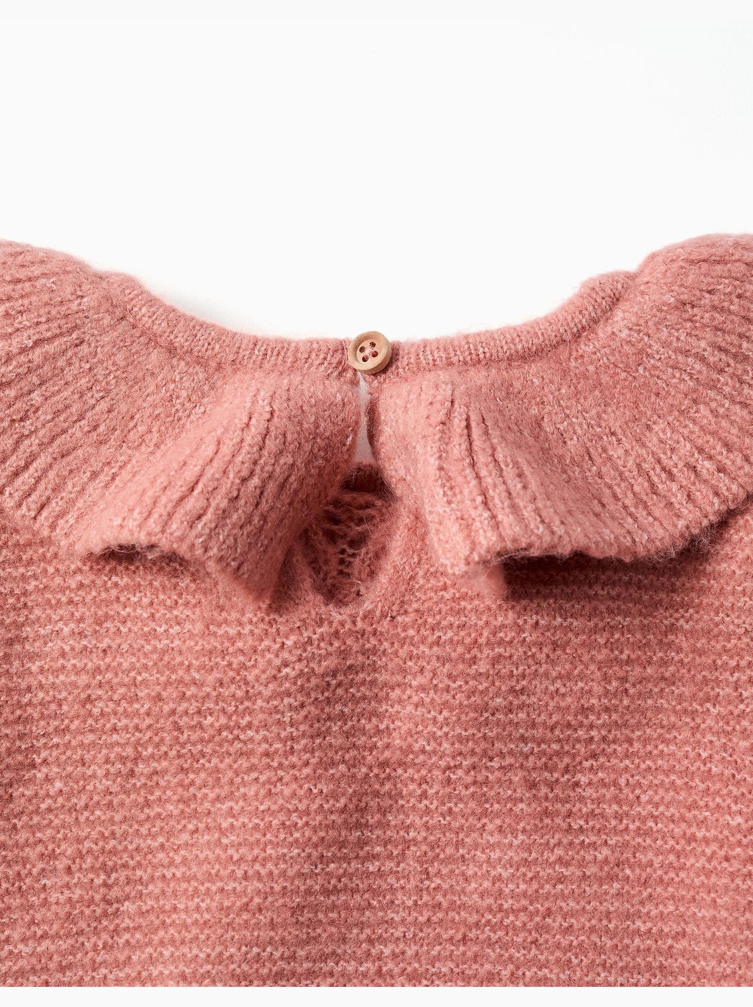 Pull en maille ajourée avec col à volants - Rose