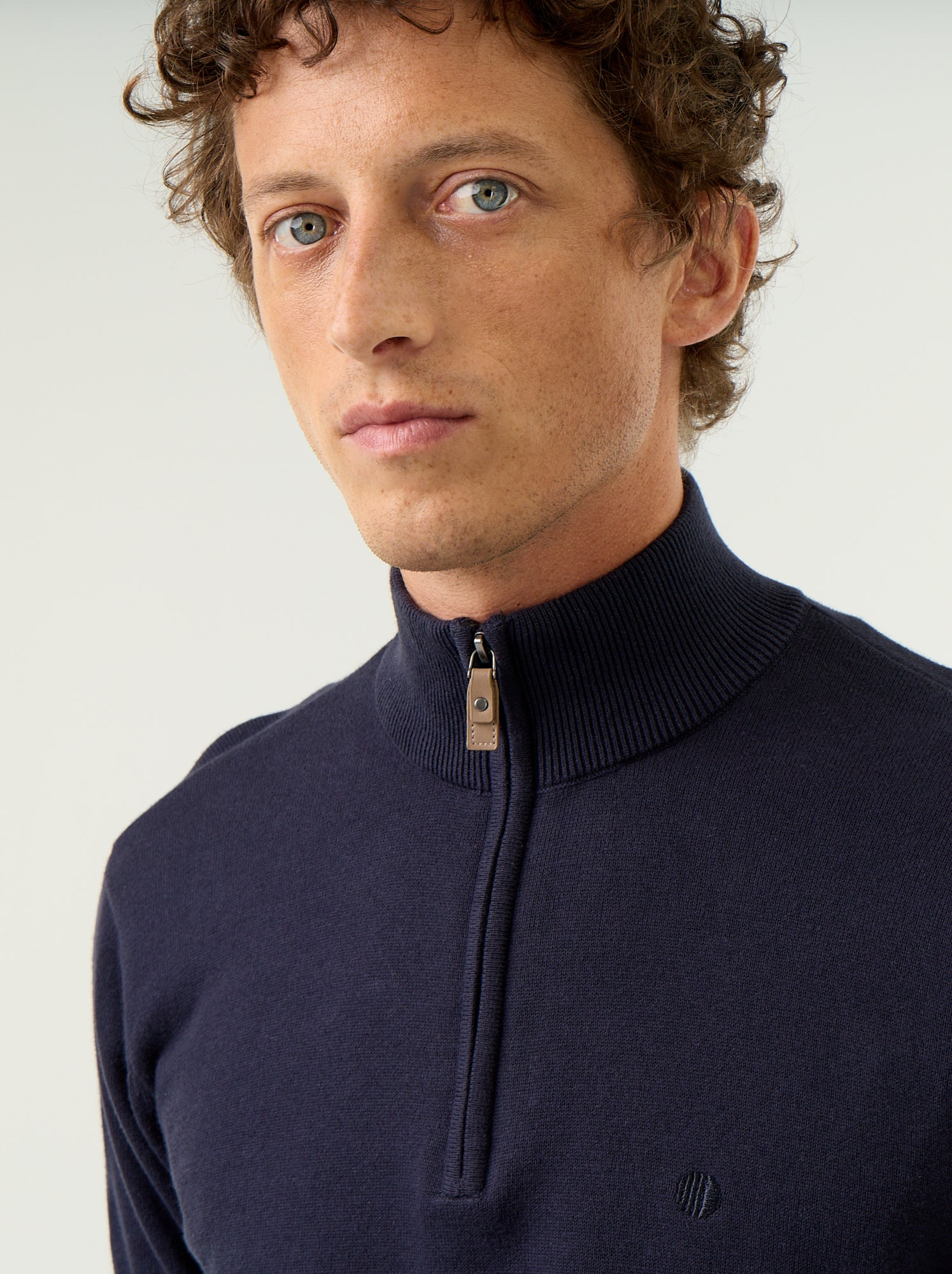 Pull en maille fine jauge avec col camionneur - Bleu