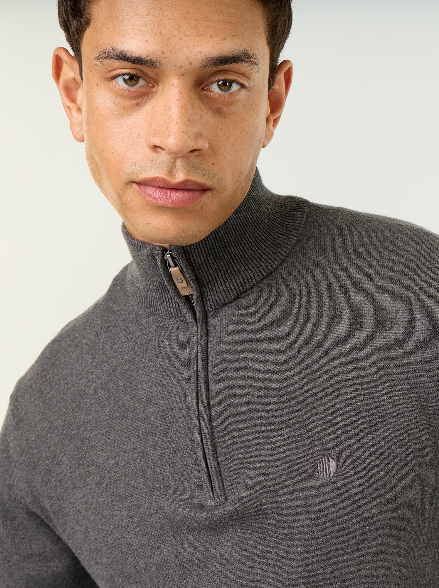 Pull en maille fine jauge avec col camionneur - Gris