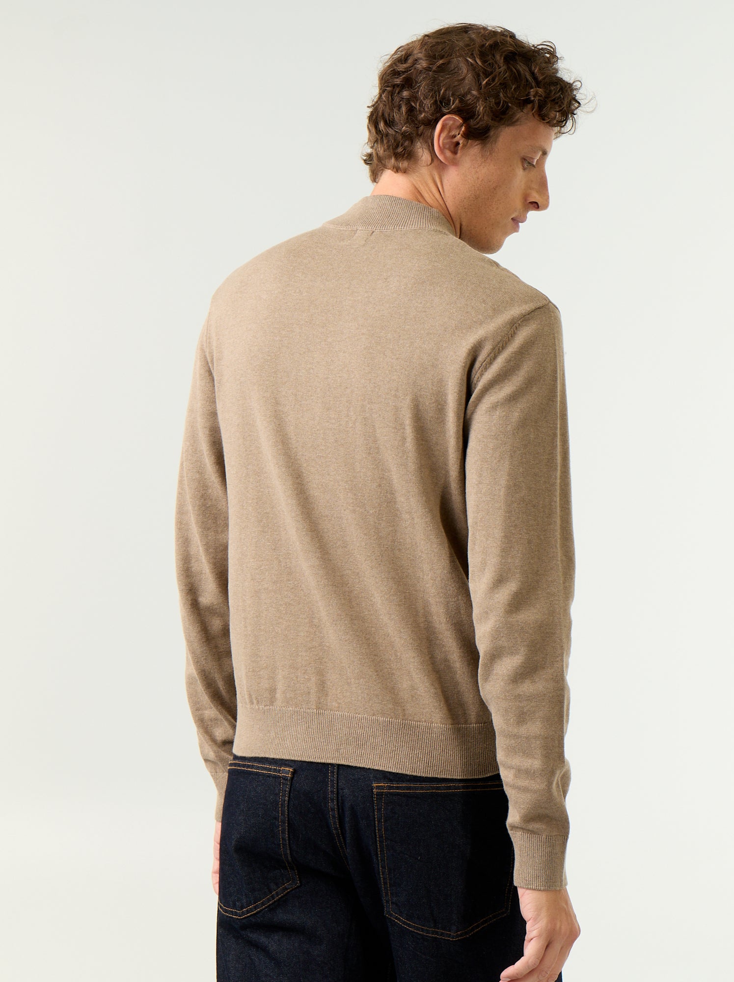 Pull en maille fine jauge avec col montant - Marron (GBO84_2)