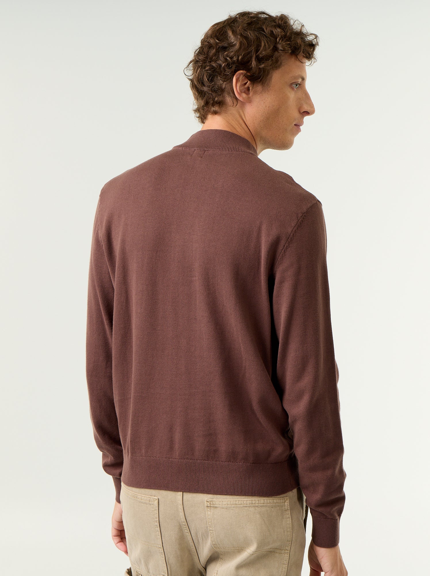 Pull en maille fine jauge avec col montant - Marron (GBO84_3)