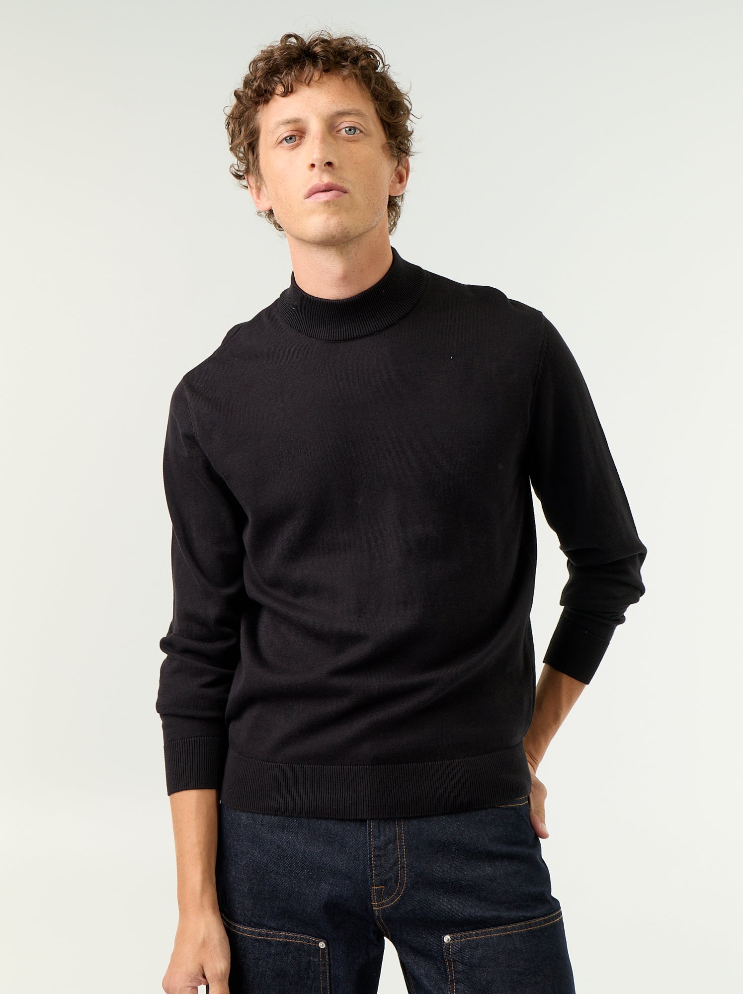 Pull en maille fine jauge avec col montant - Noir
