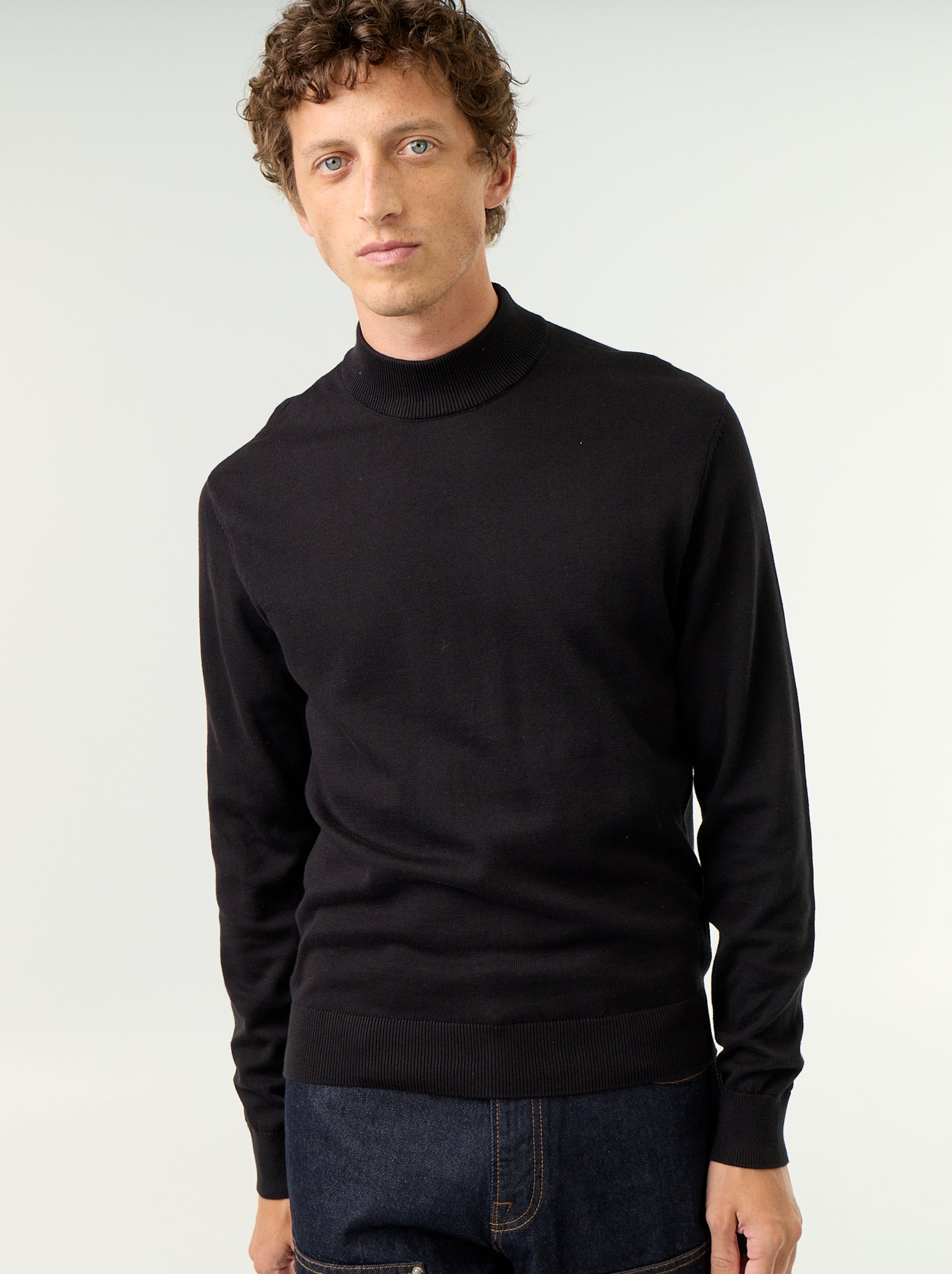 Pull en maille fine jauge avec col montant - Noir
