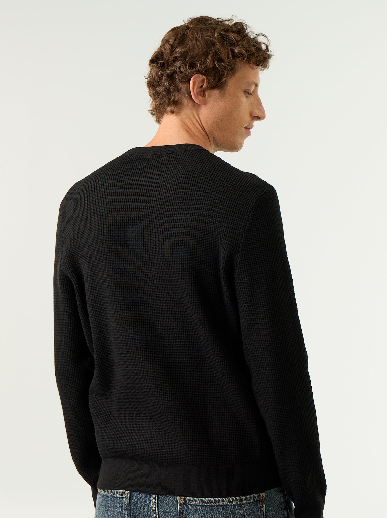Pull en maille gaufrée à col rond - Noir