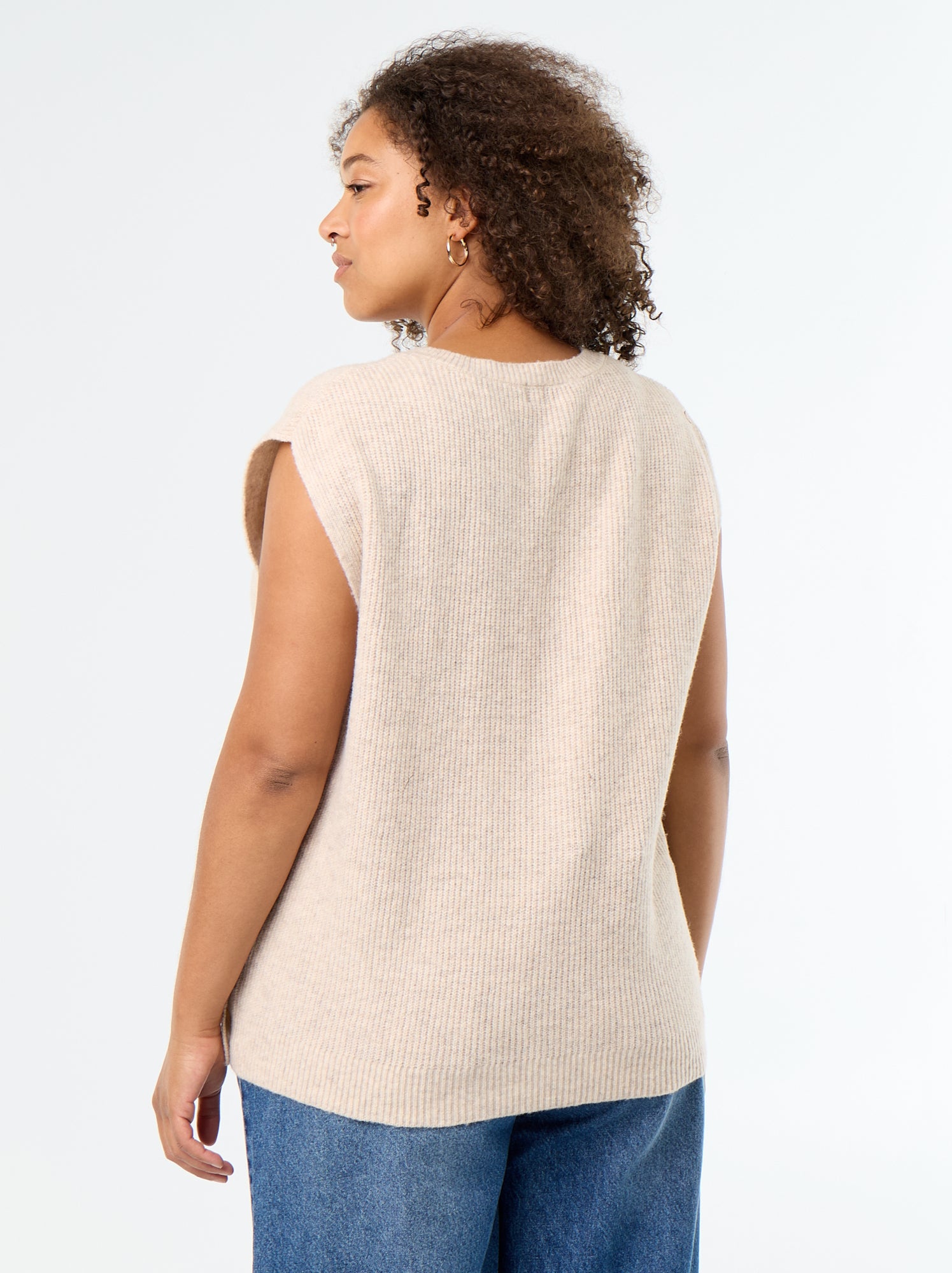 Pull sans manches avec bijoux fantaisies dorés - Beige
