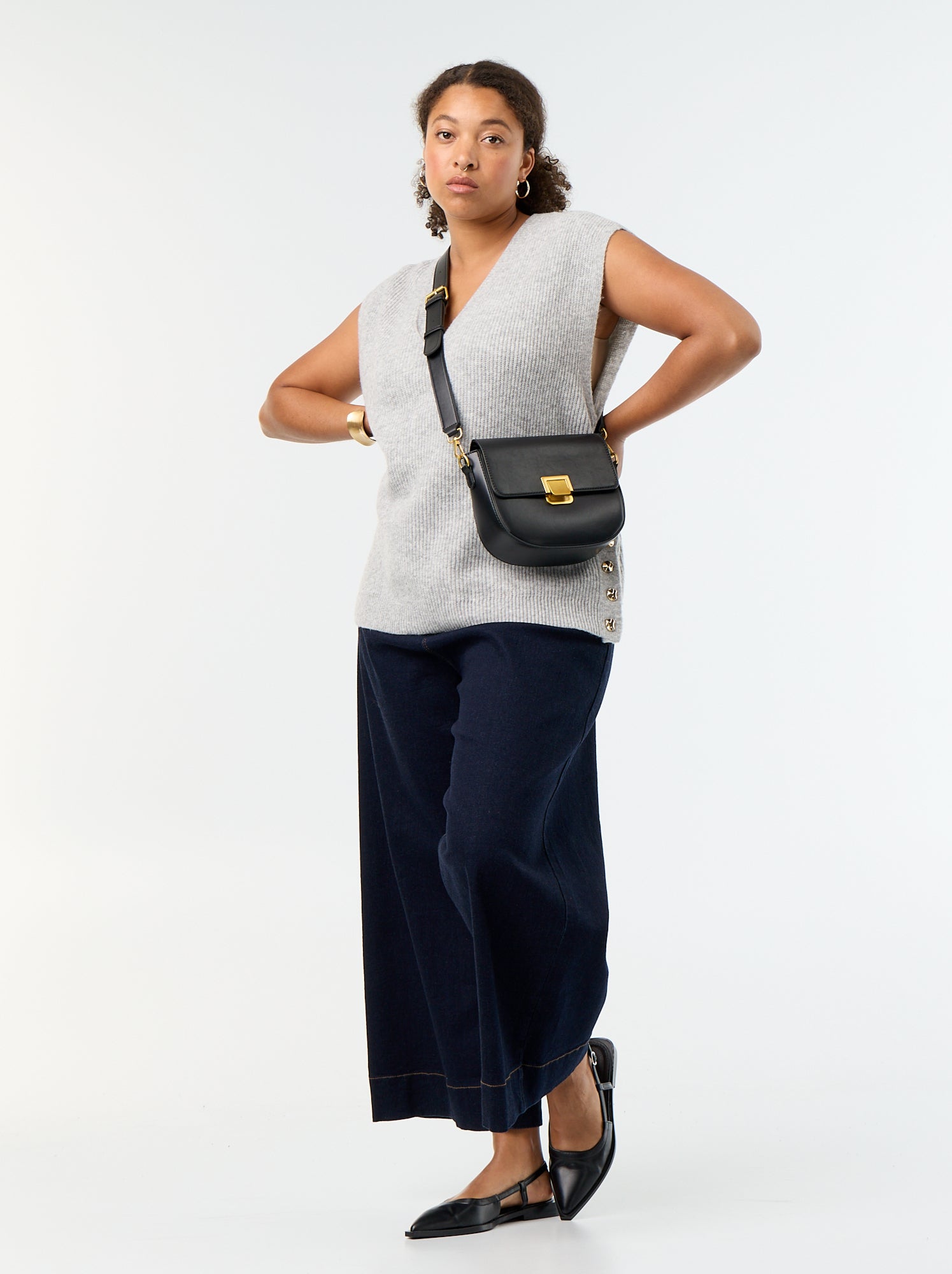 Pull sans manches avec bijoux fantaisies dorés - Gris