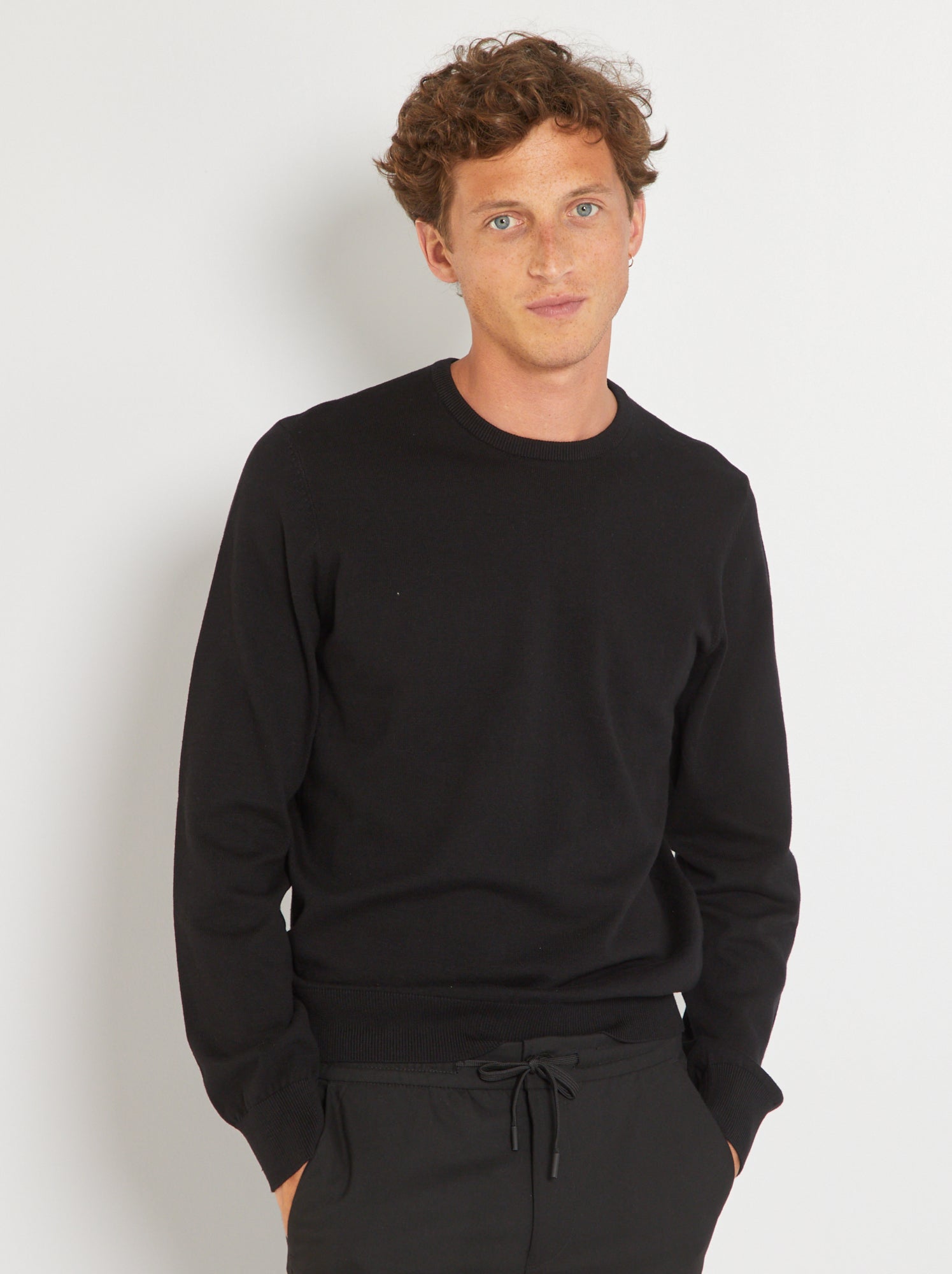 Pull uni à col rond - Noir