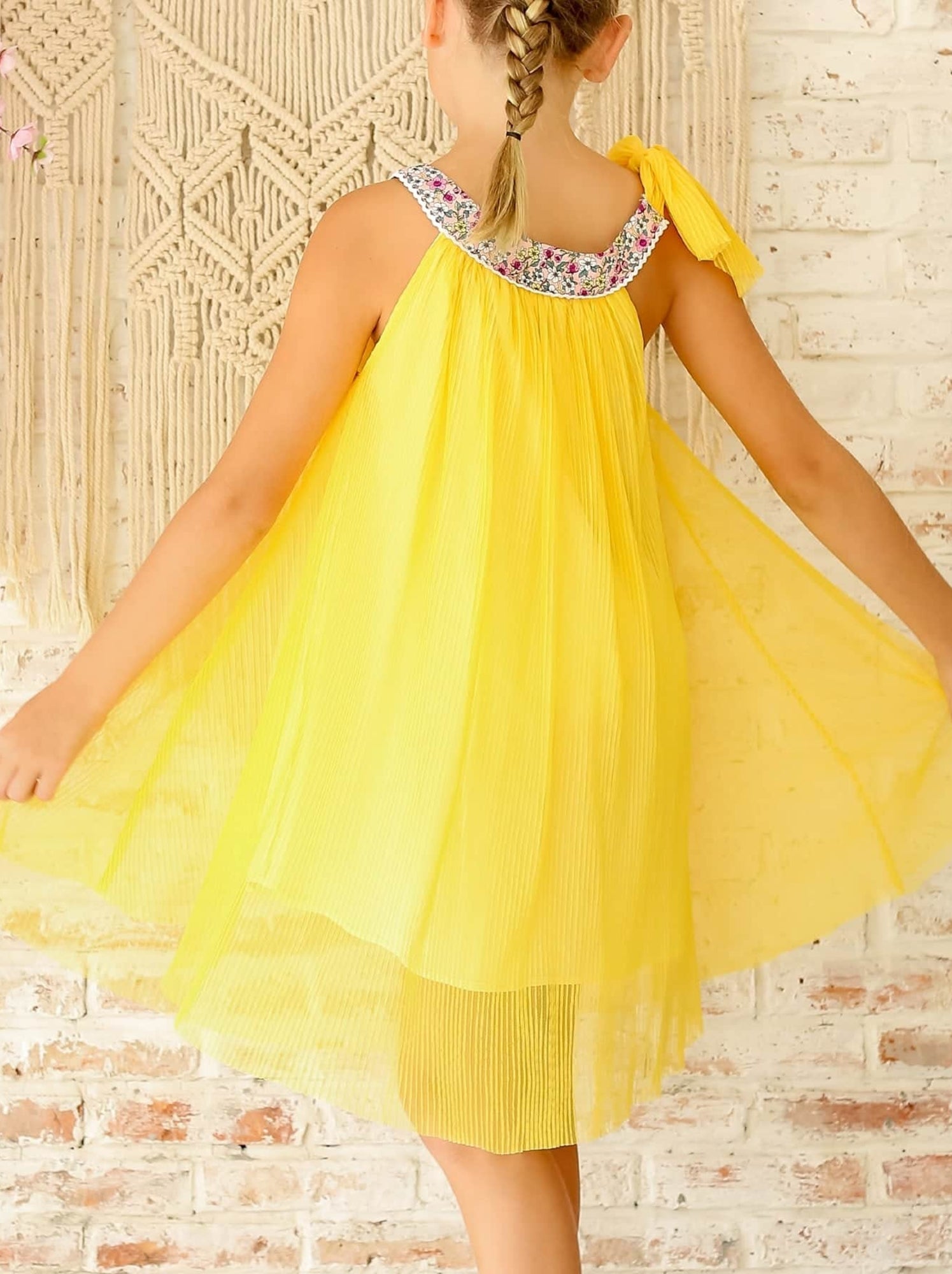 Robe Cérémonie Fille  Voile Blanc Col Liberty Violet  ALIZEE - 'LA FAUTE A VOLTAIRE' - Jaune clair