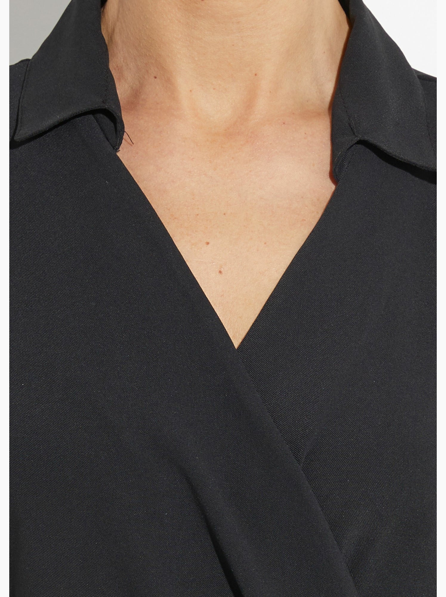 Robe col v manches courtes, essentiel - afibel - Noir